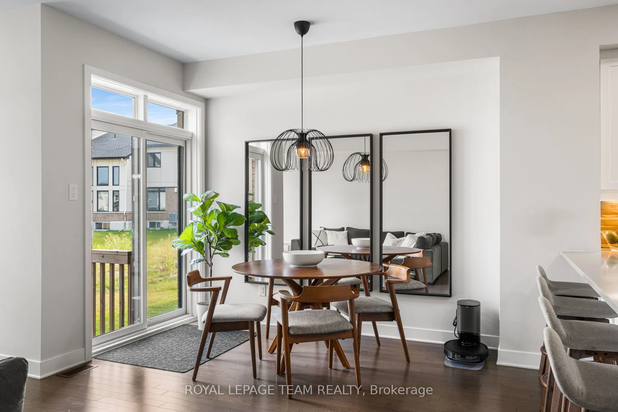 800 Solarium Avenue