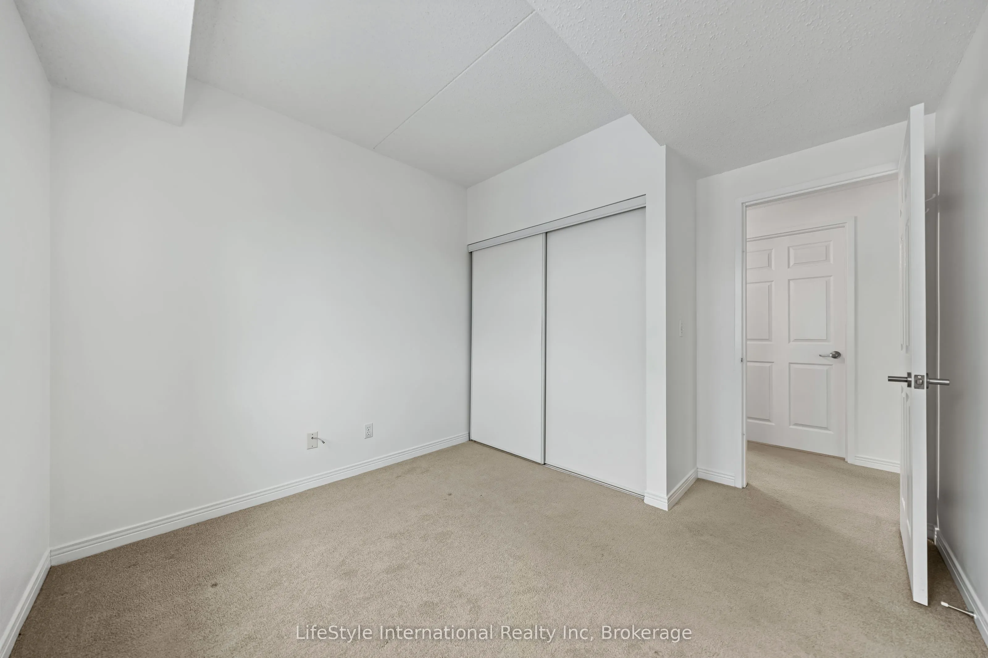 208 Silvercreek Parkway N #205