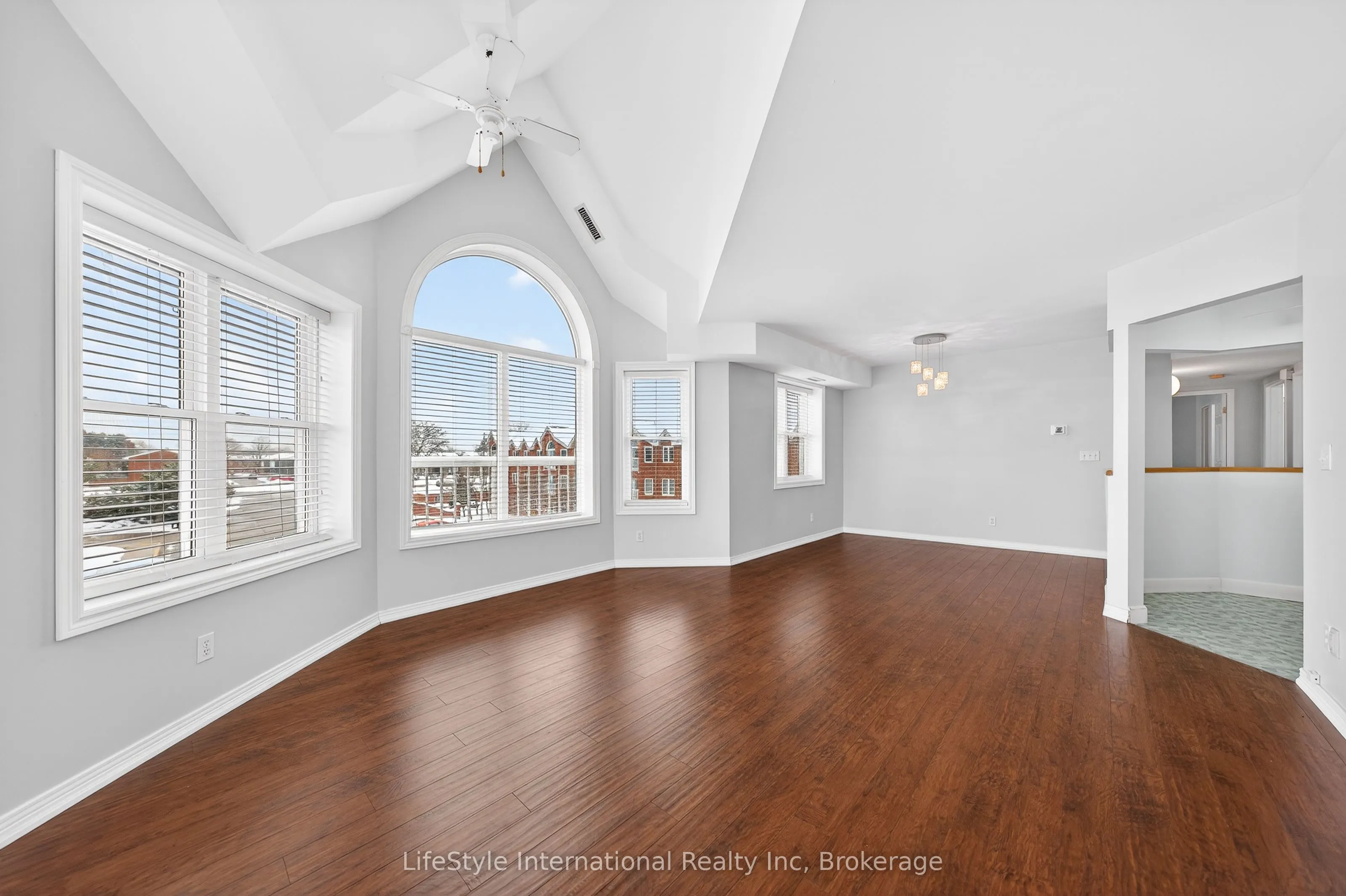 208 Silvercreek Parkway N #306