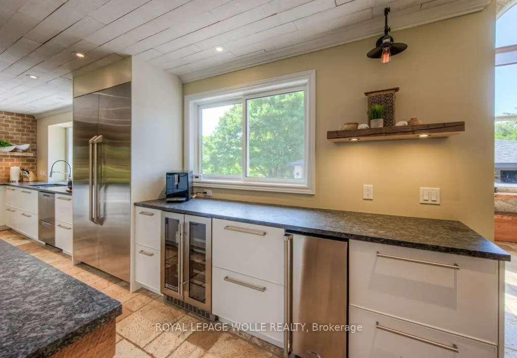 8466 Sideroad 30