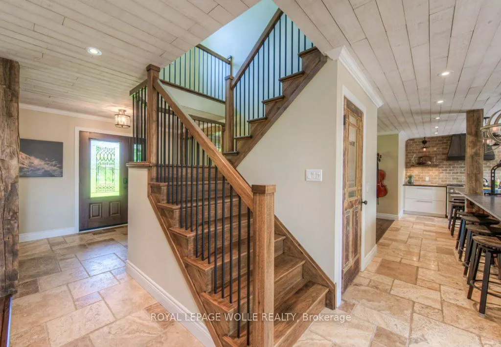8466 Sideroad 30