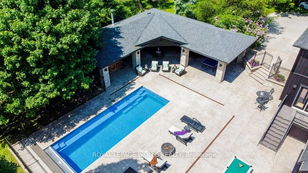 8466 Sideroad 30