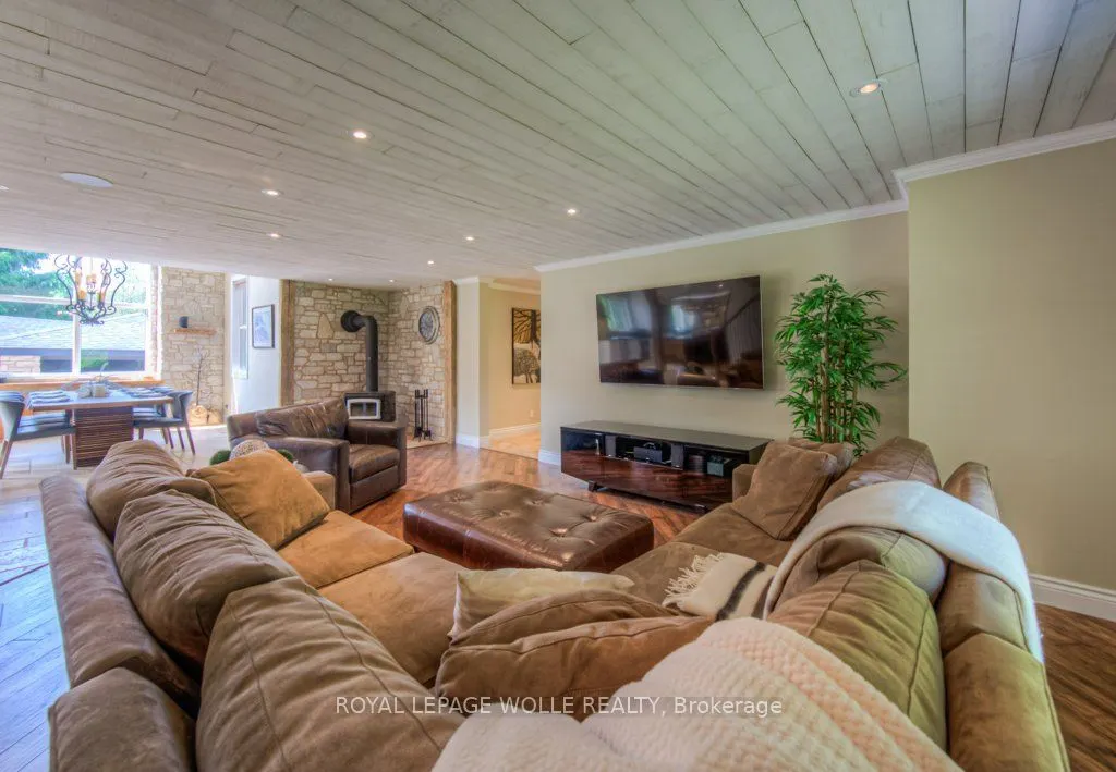 8466 Sideroad 30
