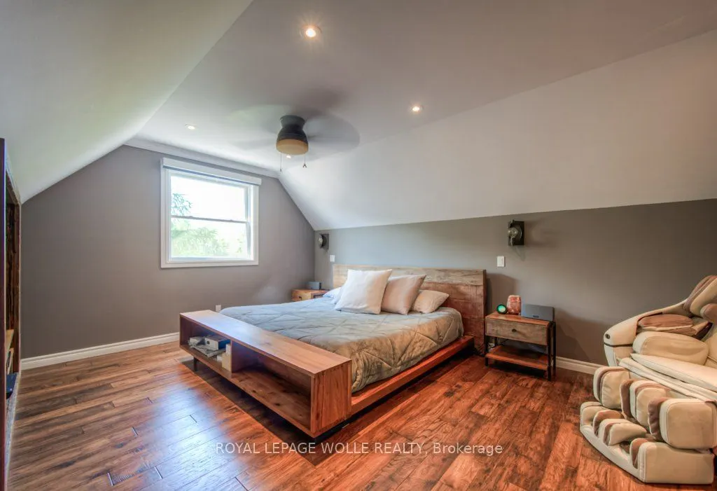 8466 Sideroad 30