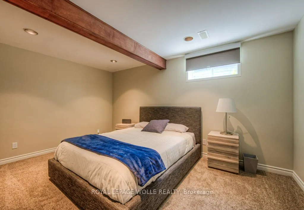 8466 Sideroad 30
