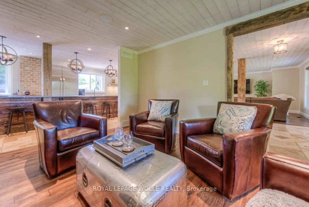 8466 Sideroad 30