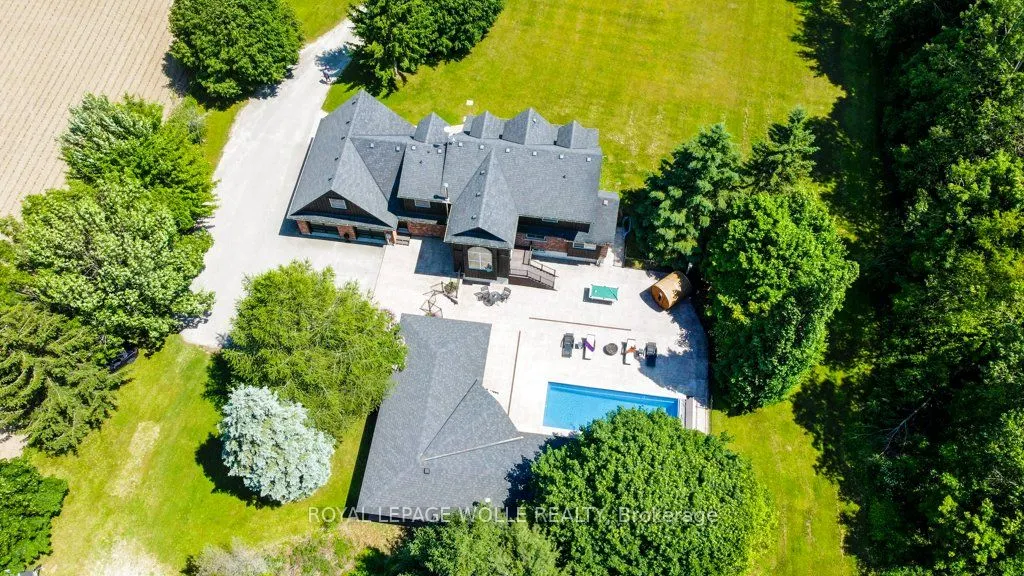 8466 Sideroad 30