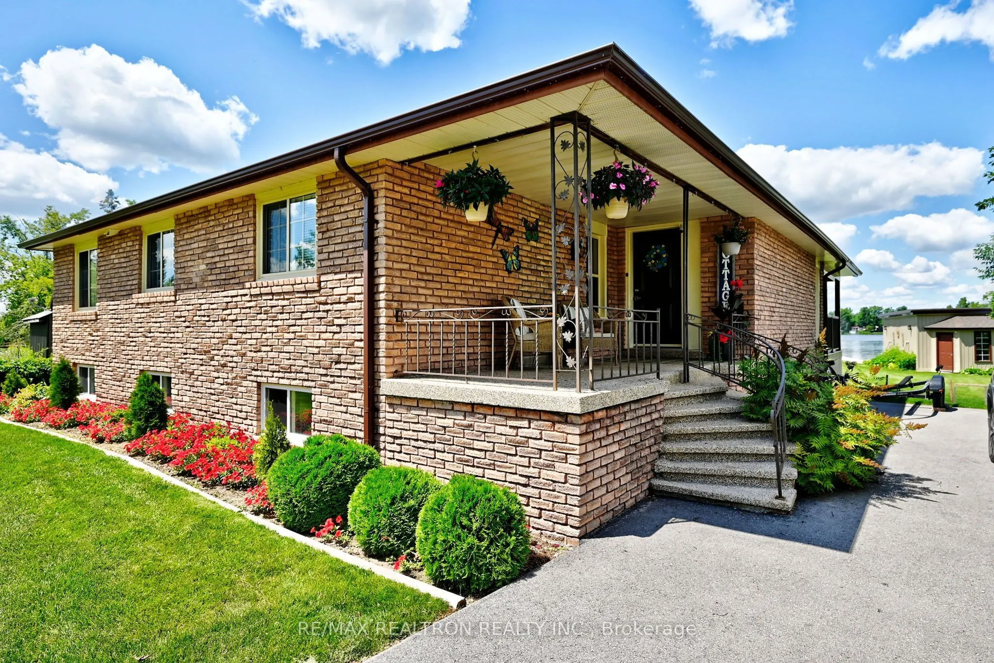 53 Robinson Avenue