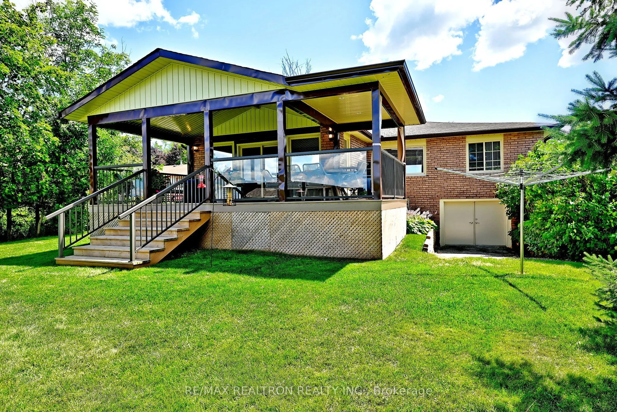 53 Robinson Avenue