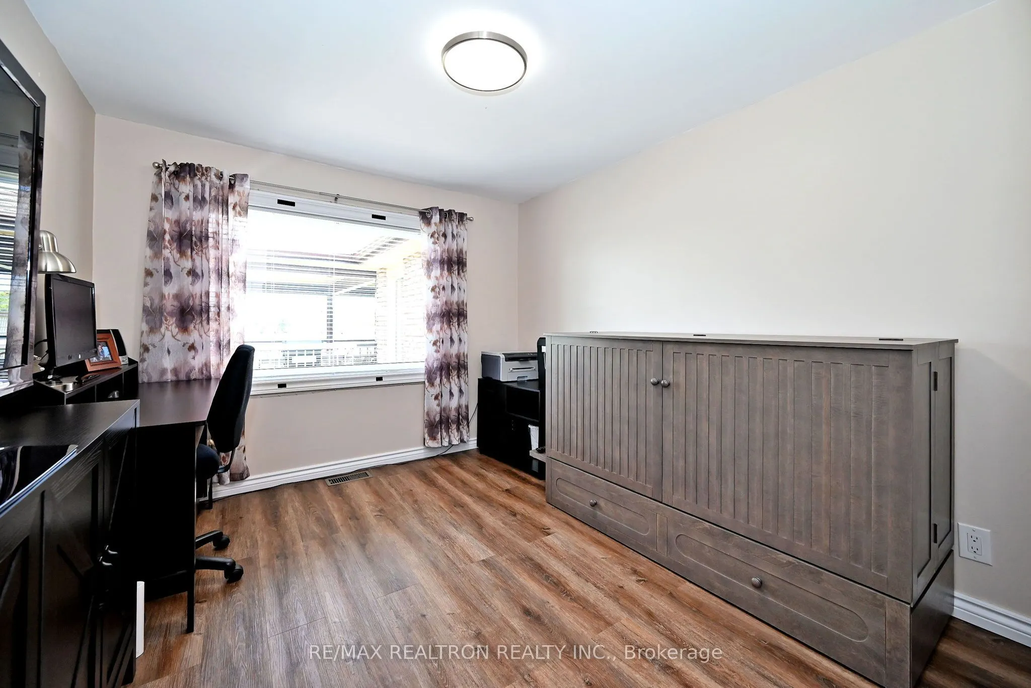 53 Robinson Avenue
