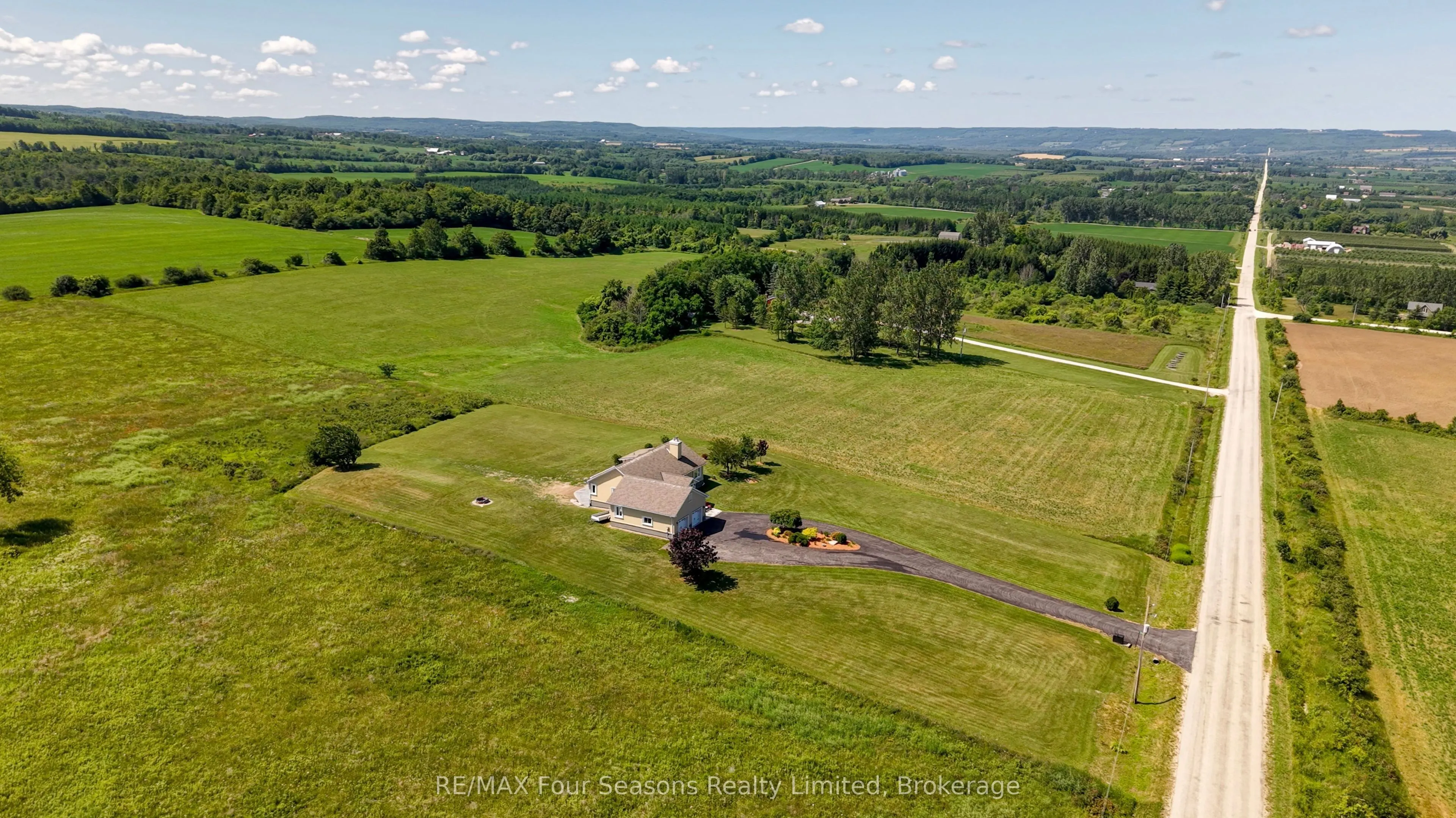 728454 21st Side Road
