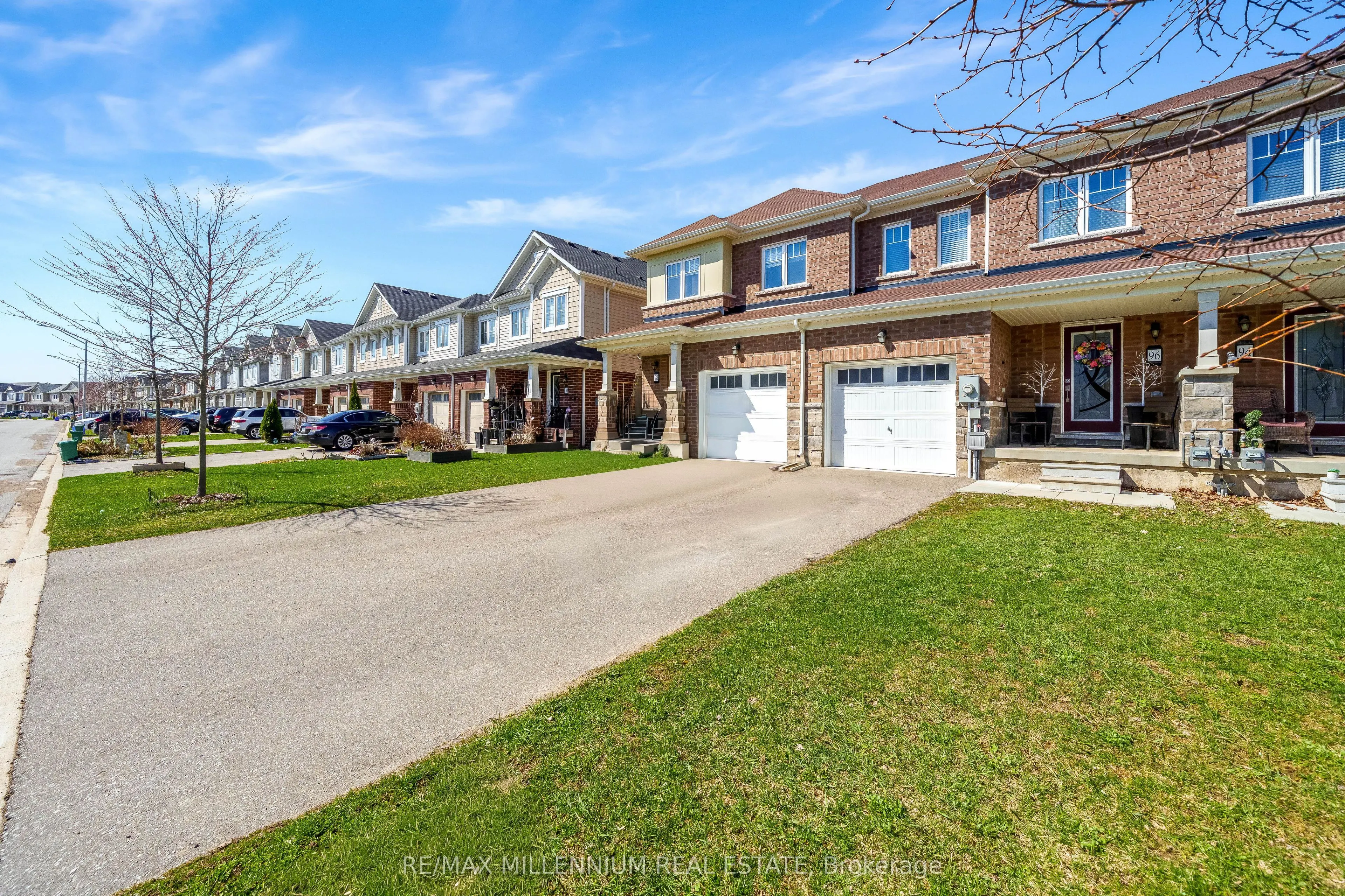 96 Esther Crescent S