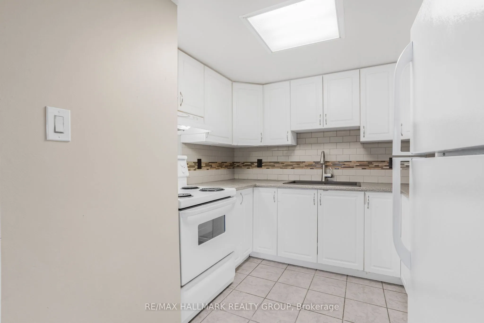 1005 LAURIER Street #302