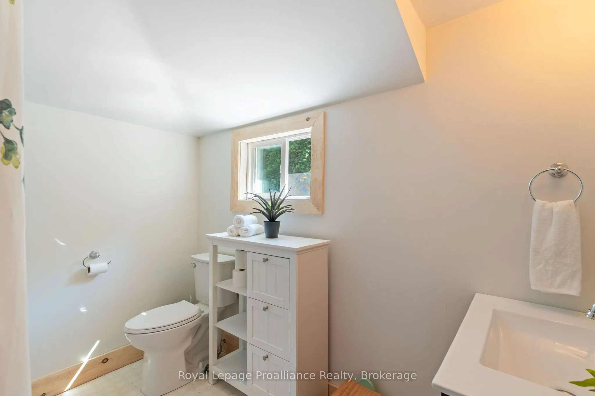211 ALEXANDER Road