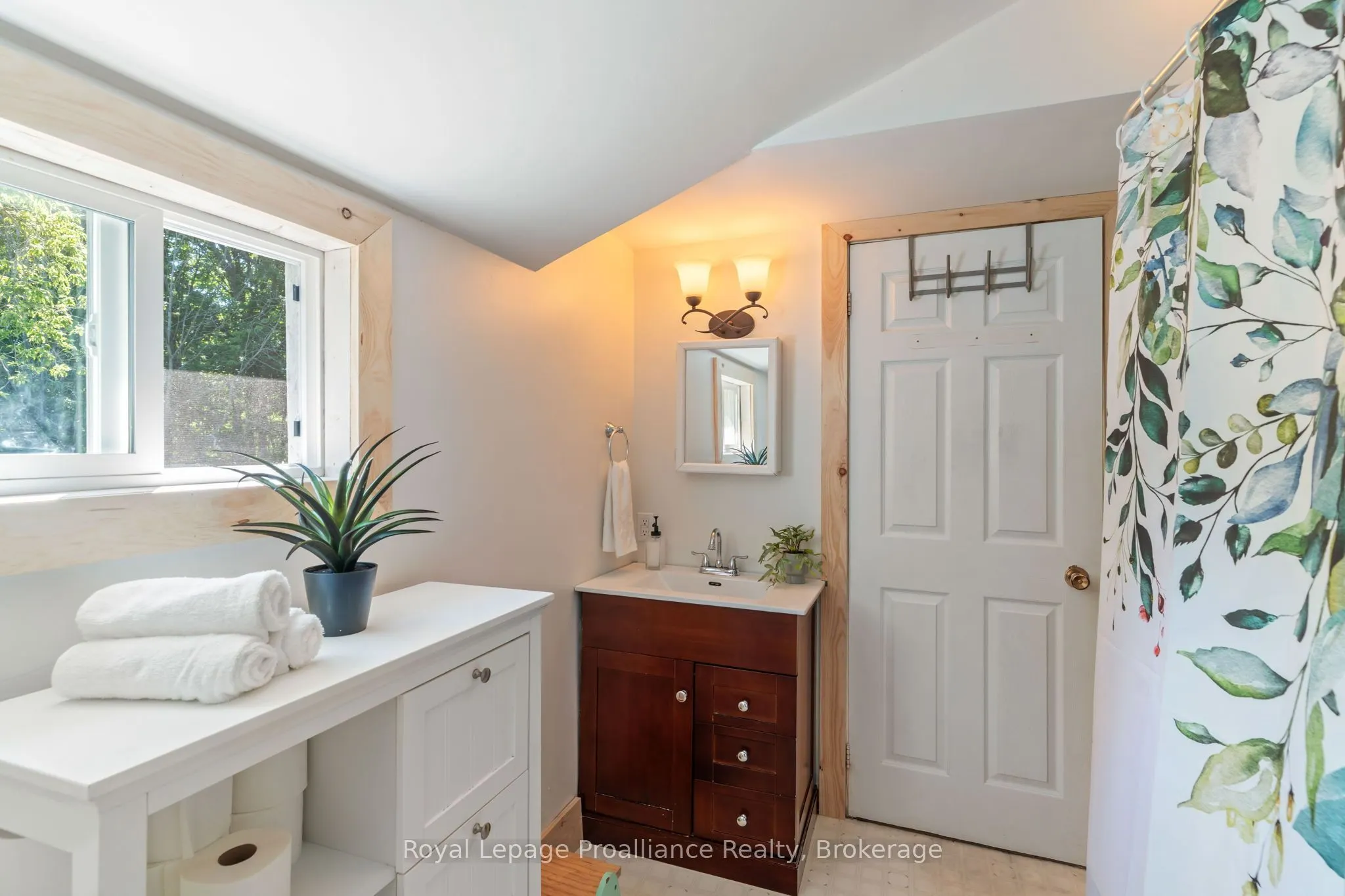211 ALEXANDER Road