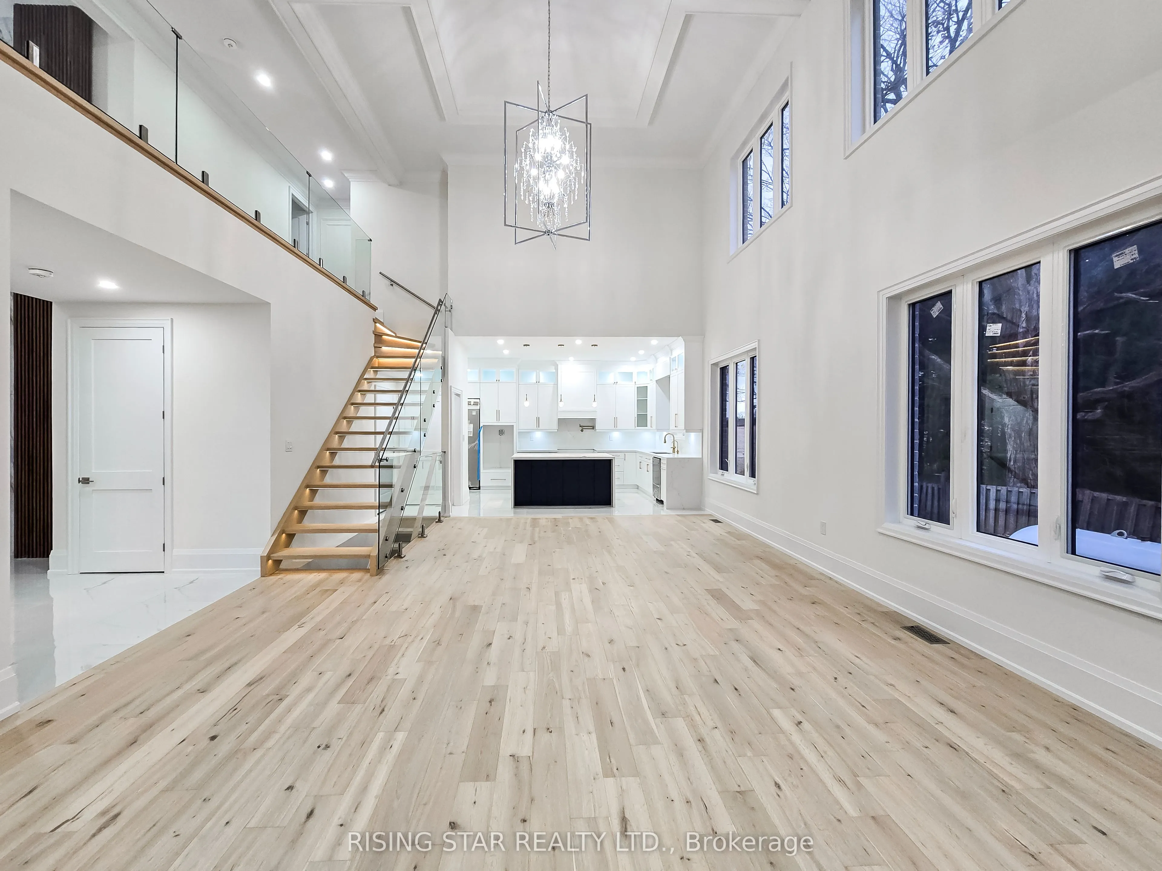 7464 Leslie Road W