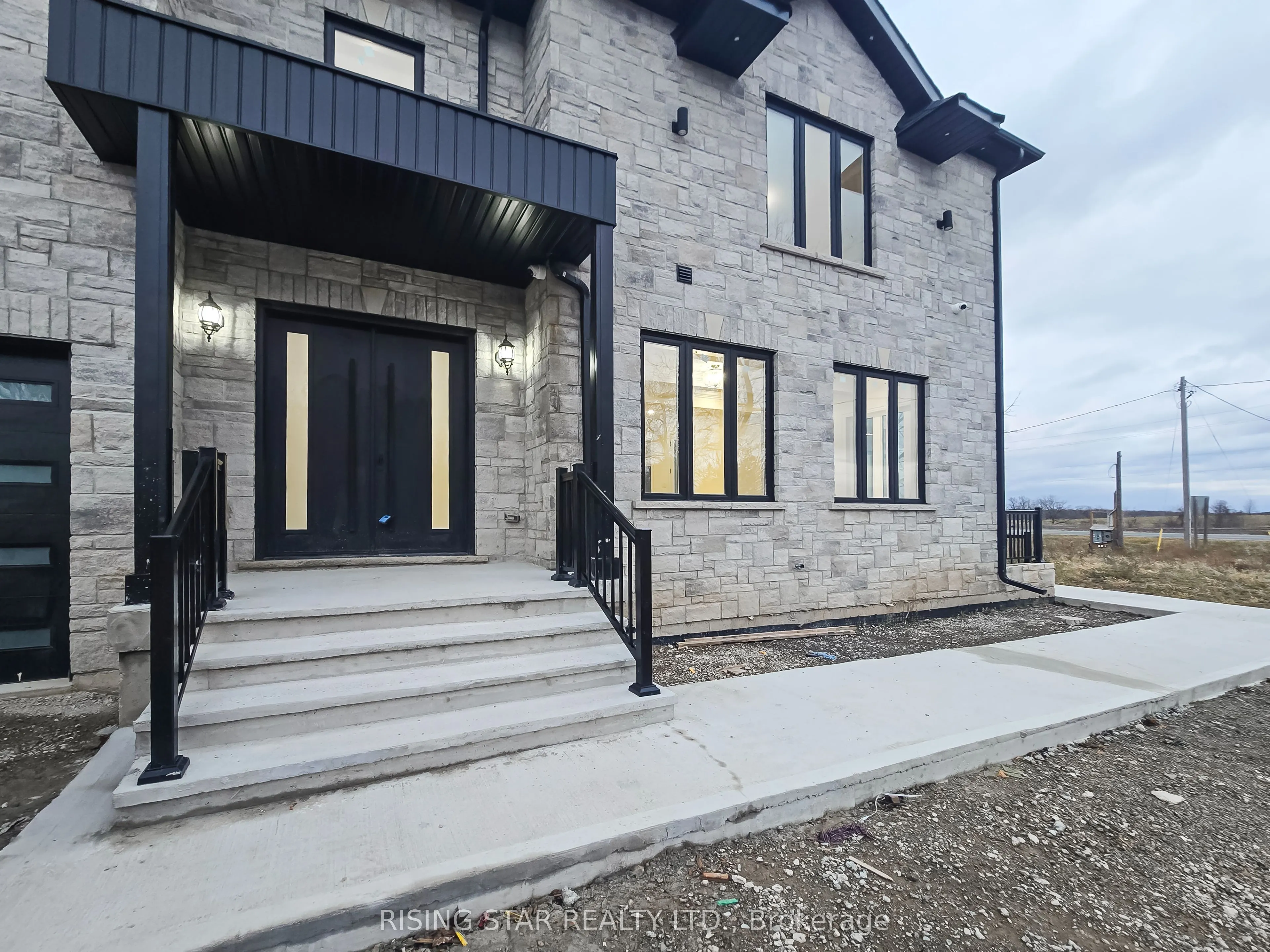 7464 Leslie Road W