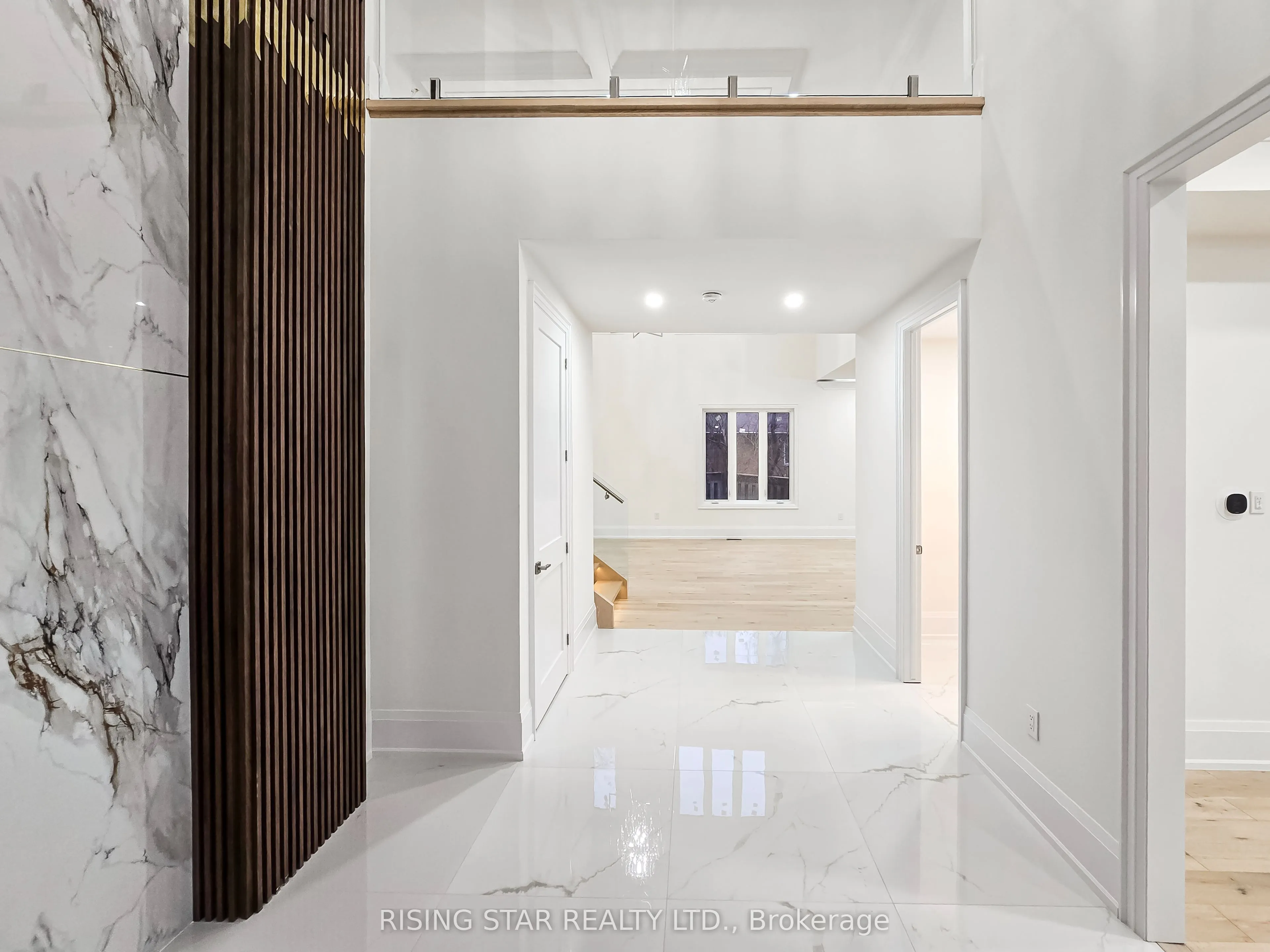 7464 Leslie Road W