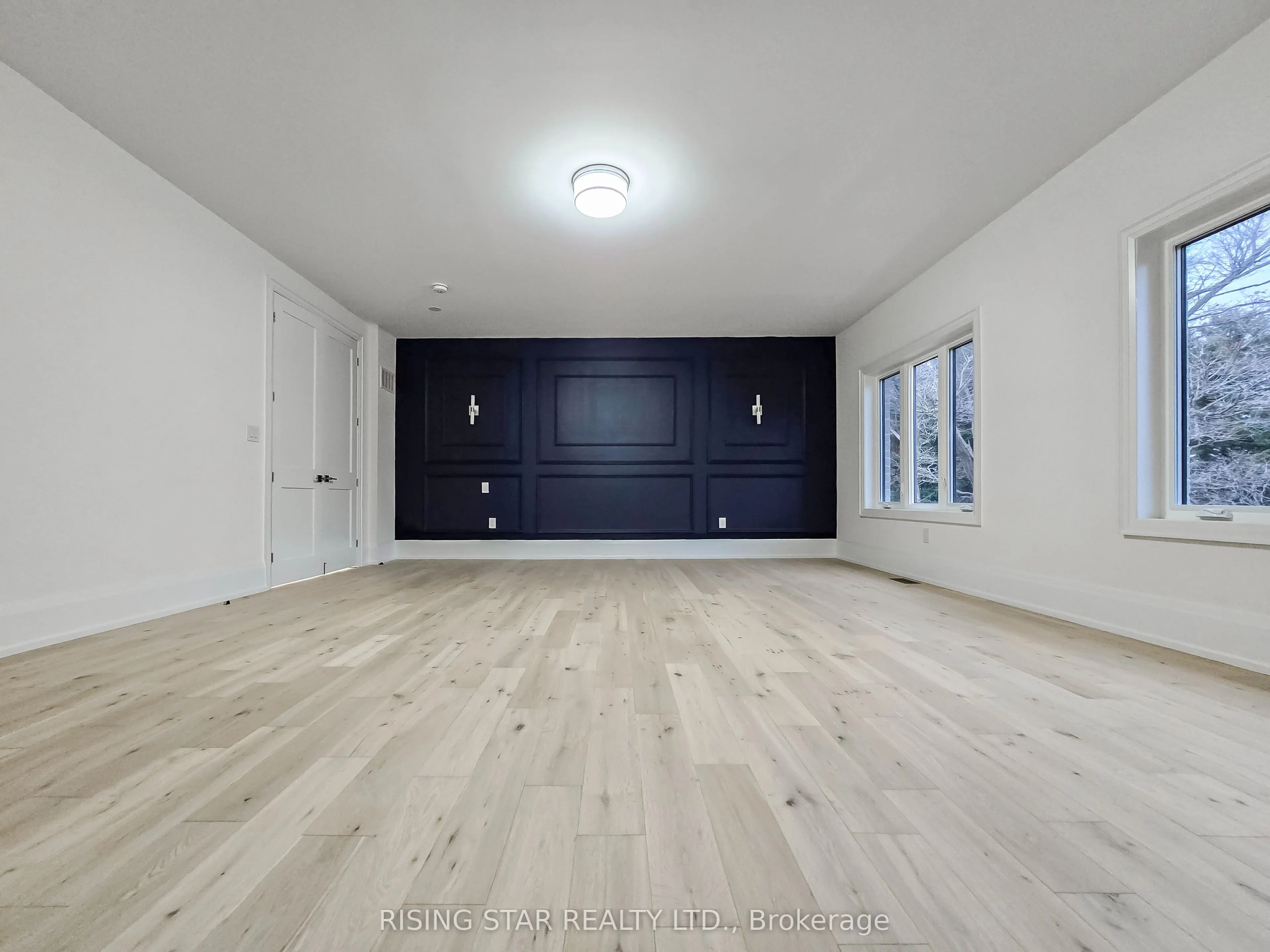 7464 Leslie Road W
