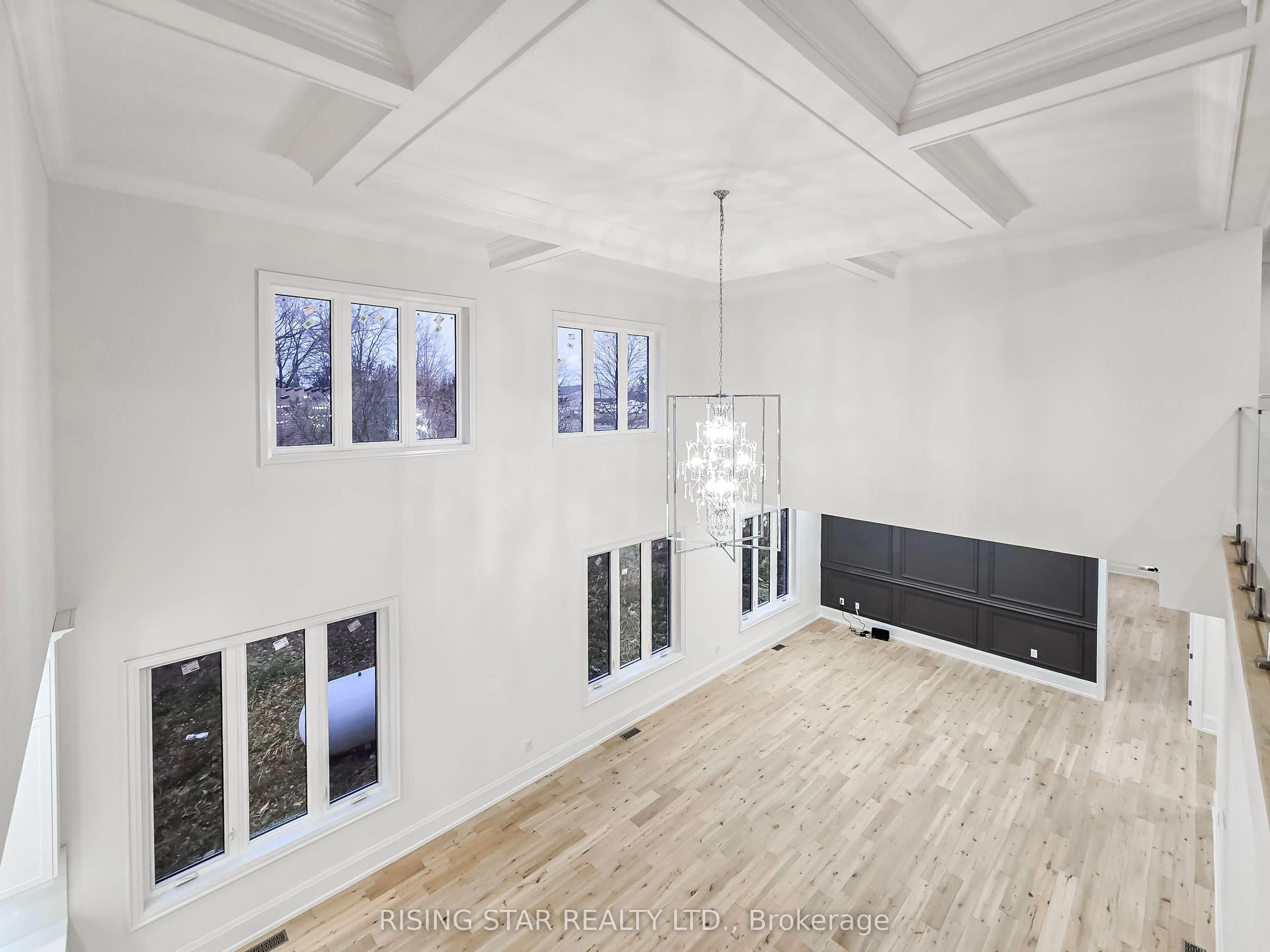 7464 Leslie Road W