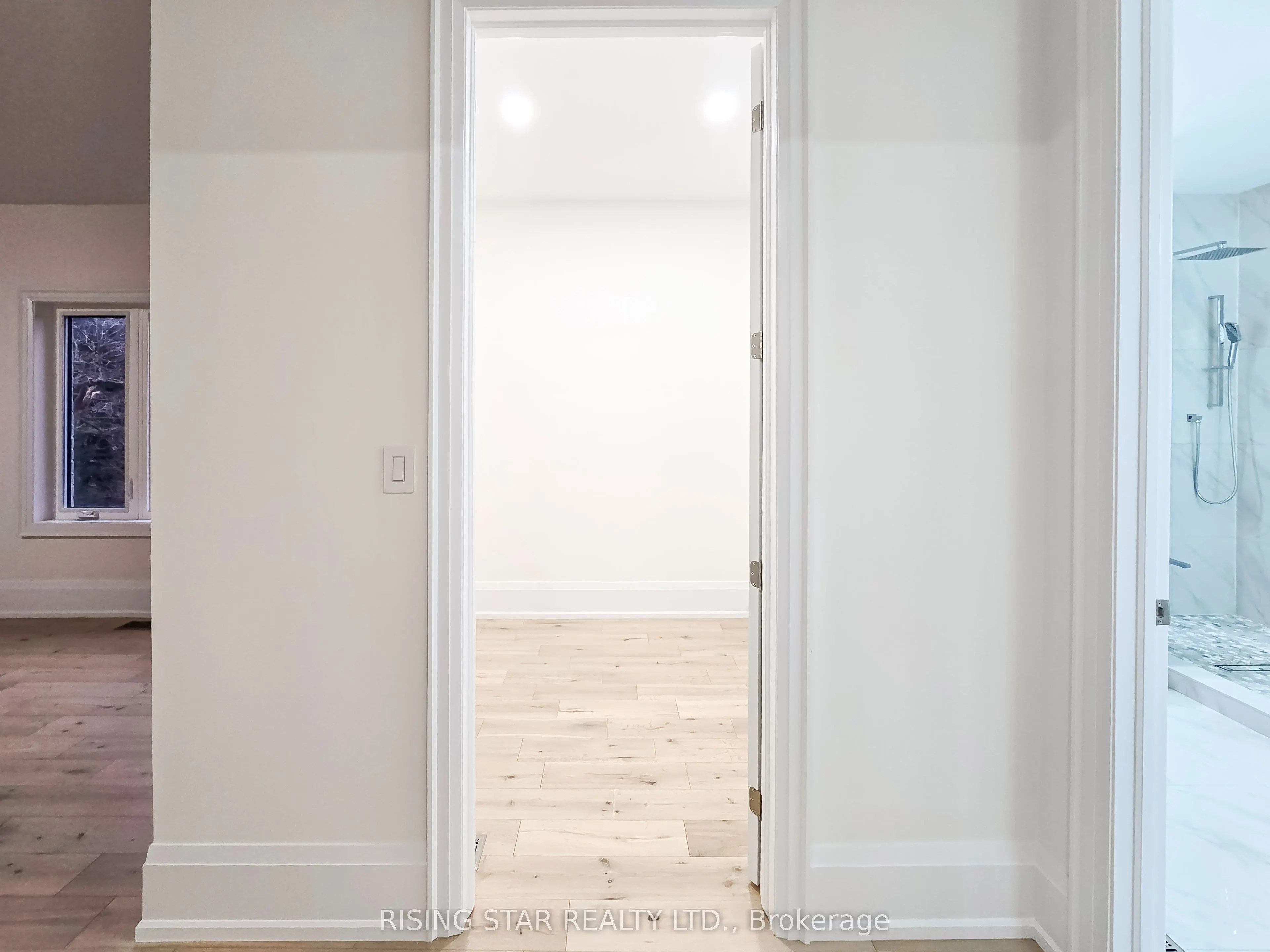 7464 Leslie Road W