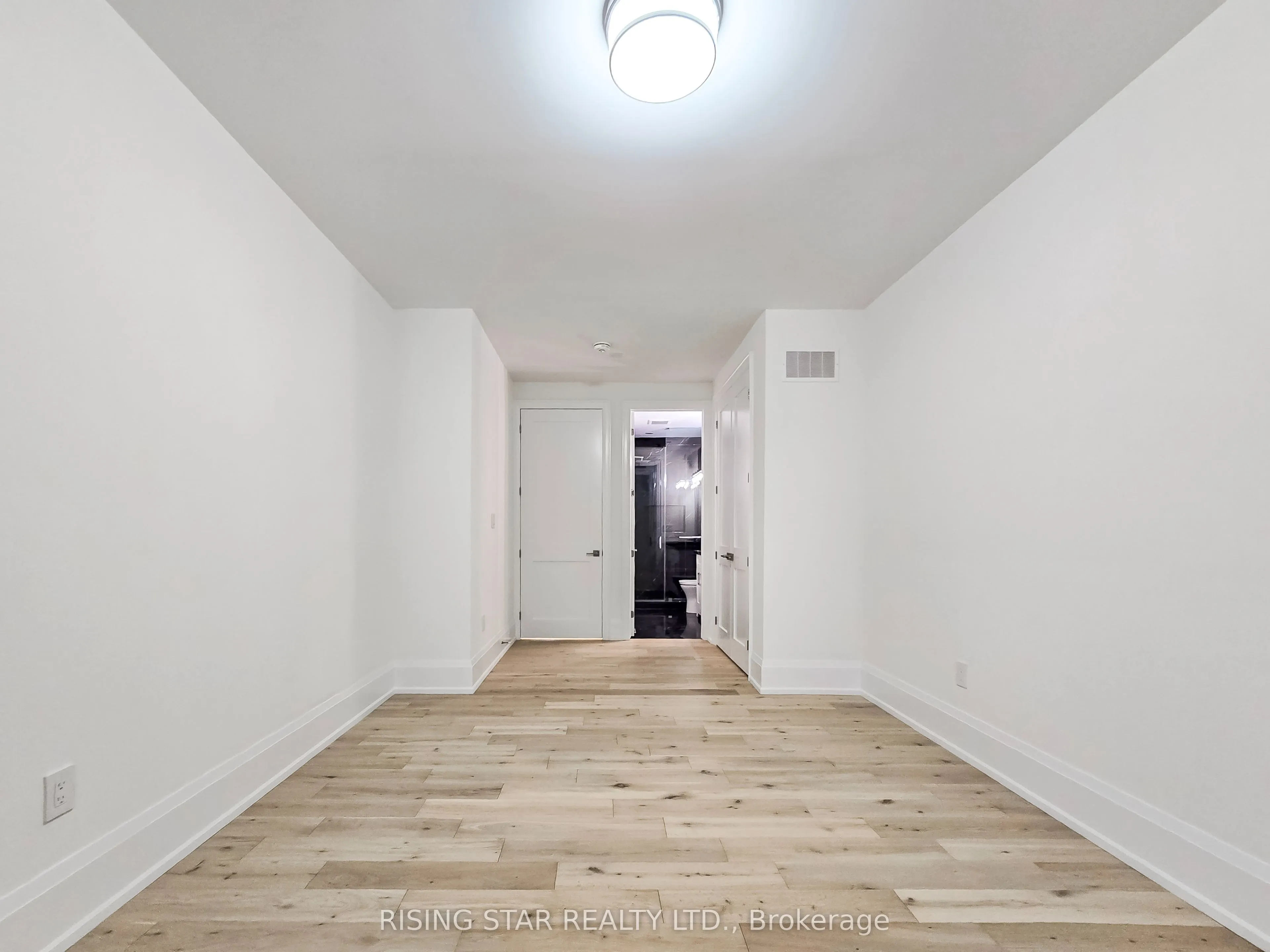 7464 Leslie Road W