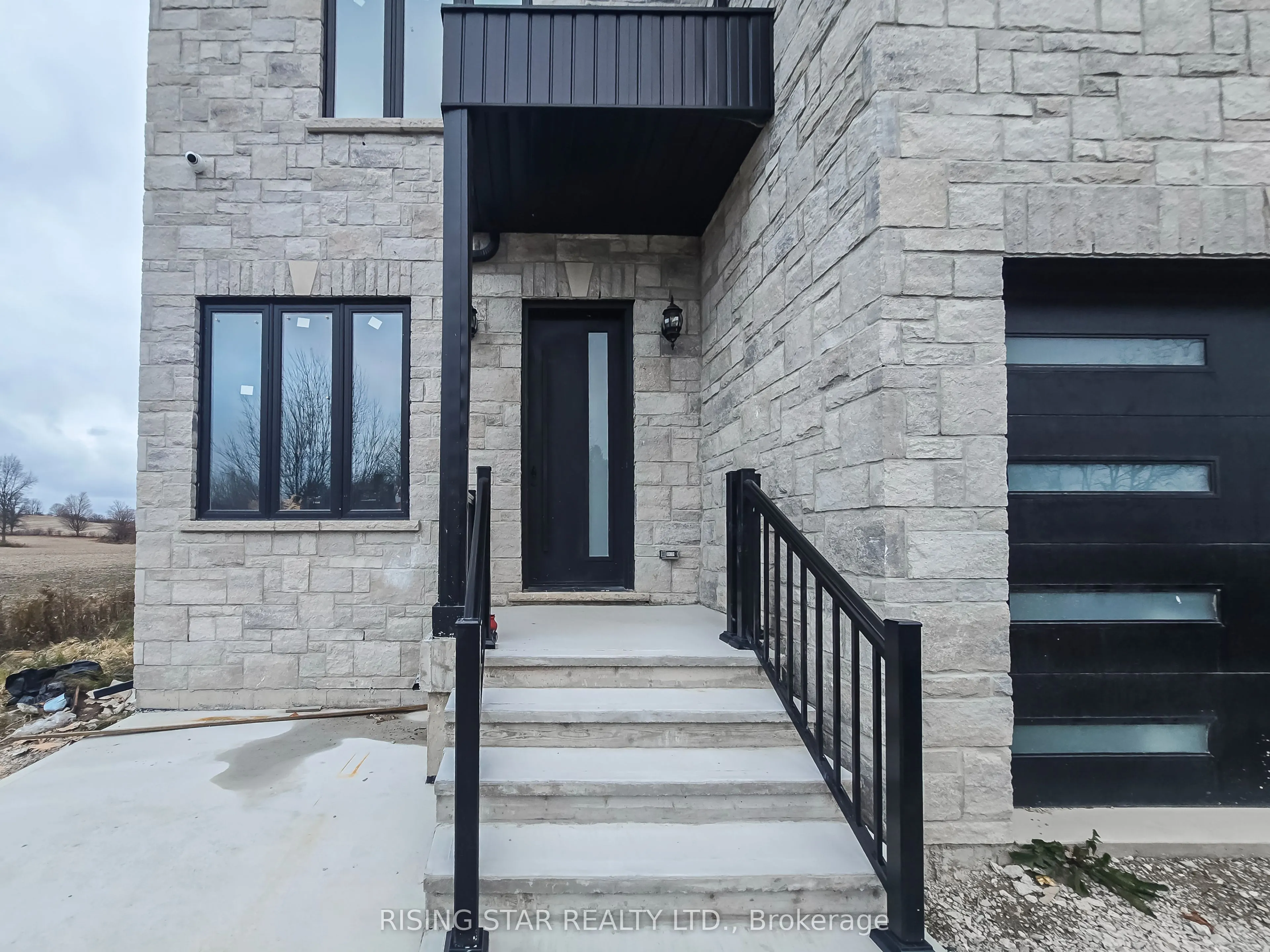 7464 Leslie Road W
