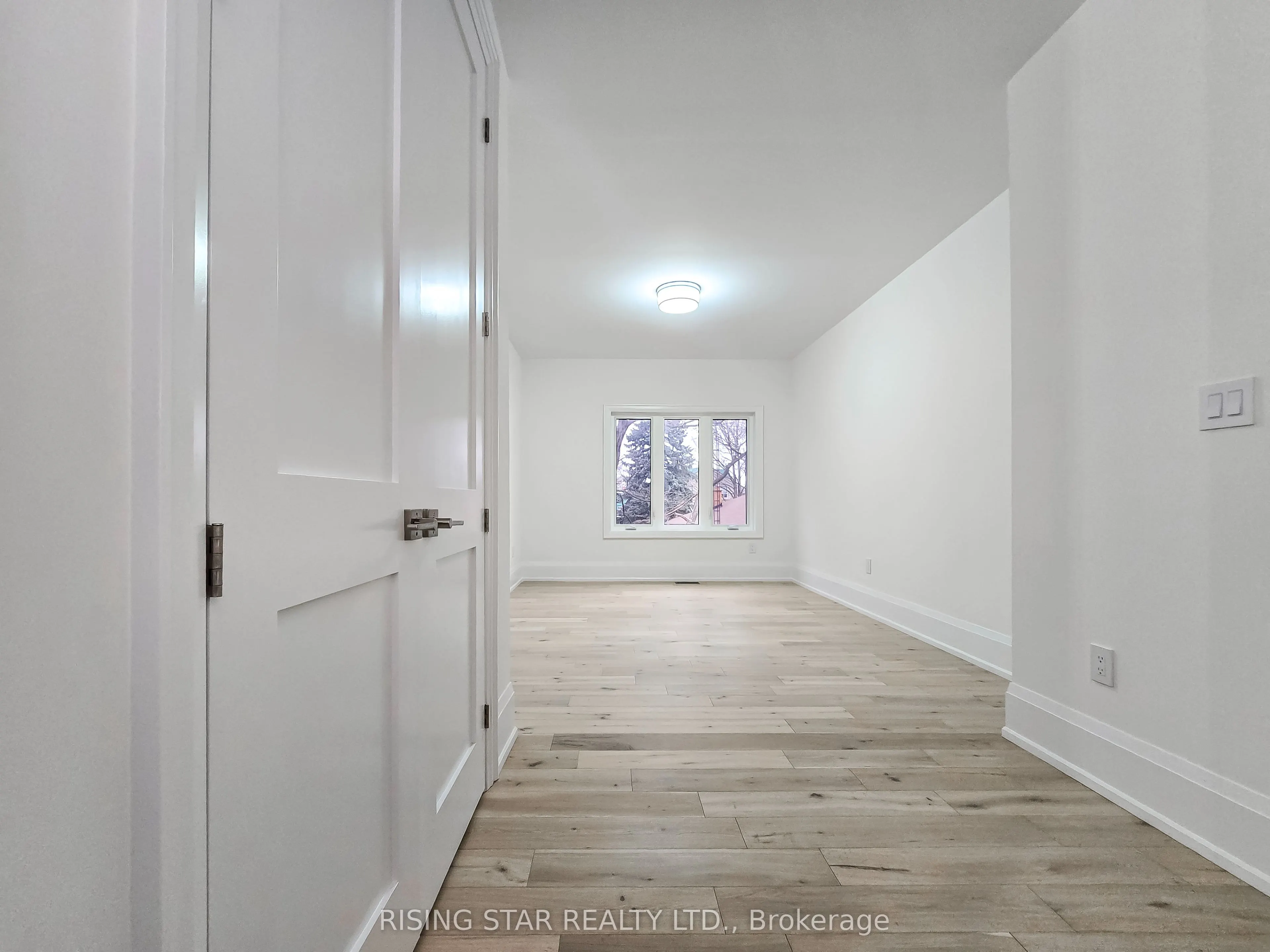 7464 Leslie Road W