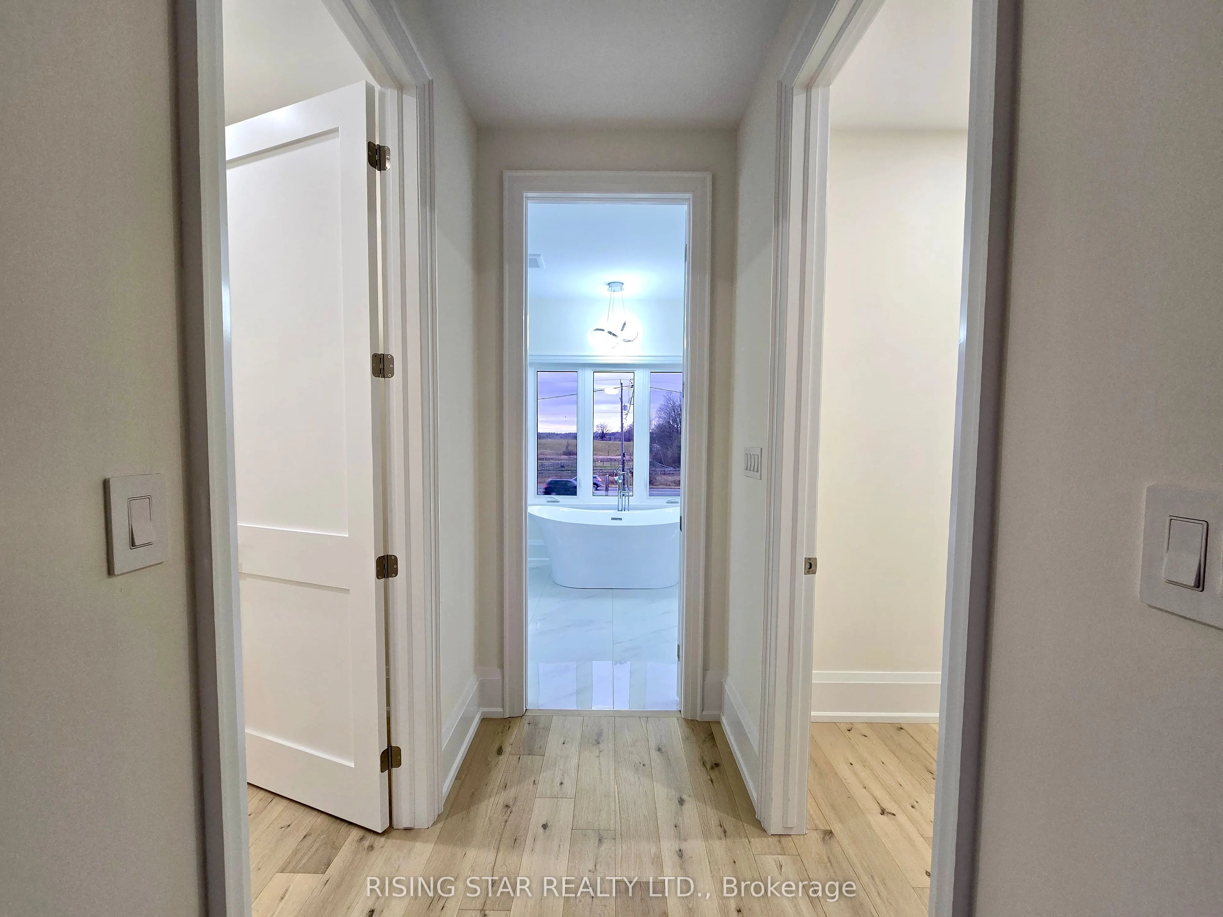7464 Leslie Road W