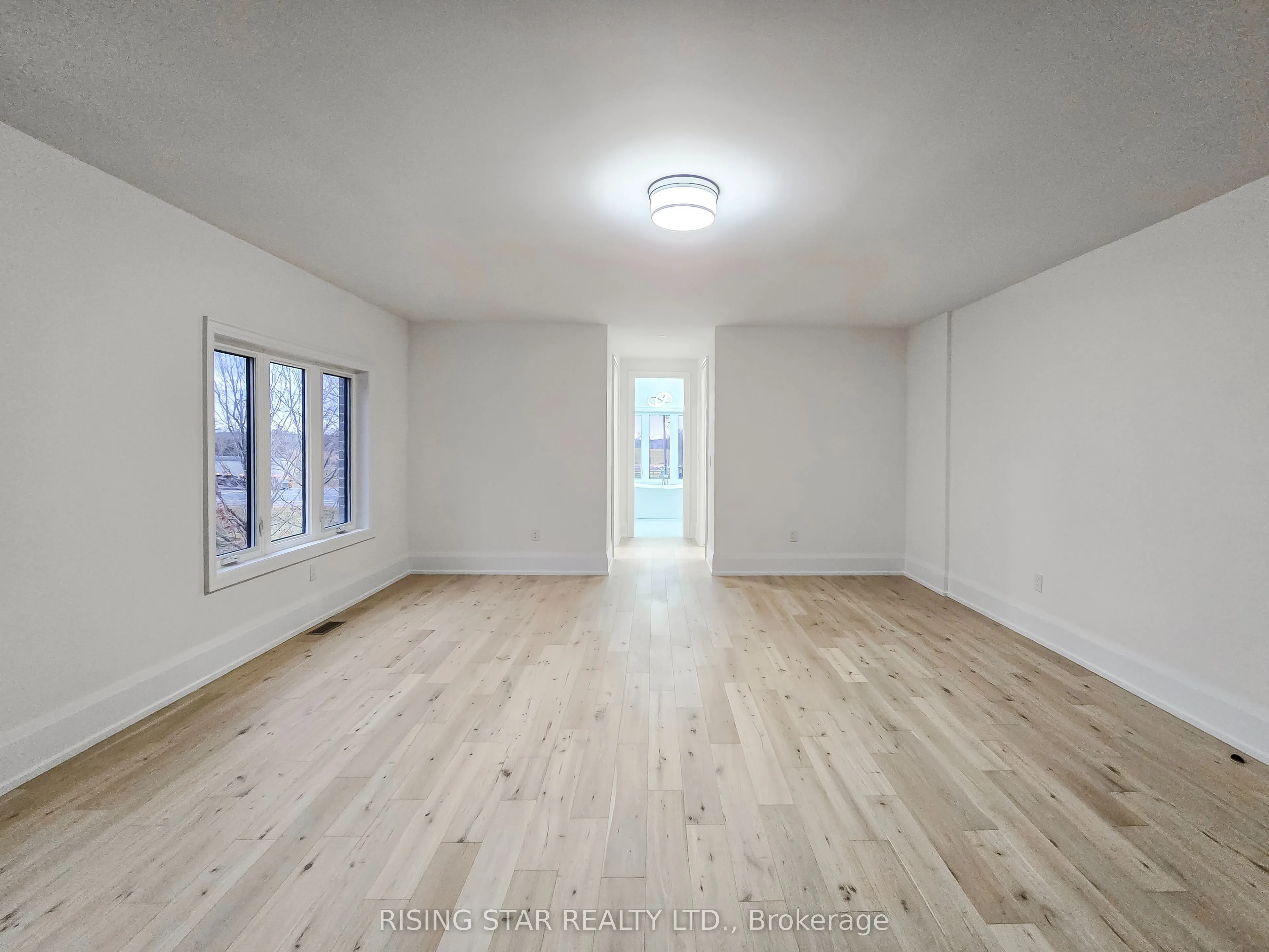 7464 Leslie Road W