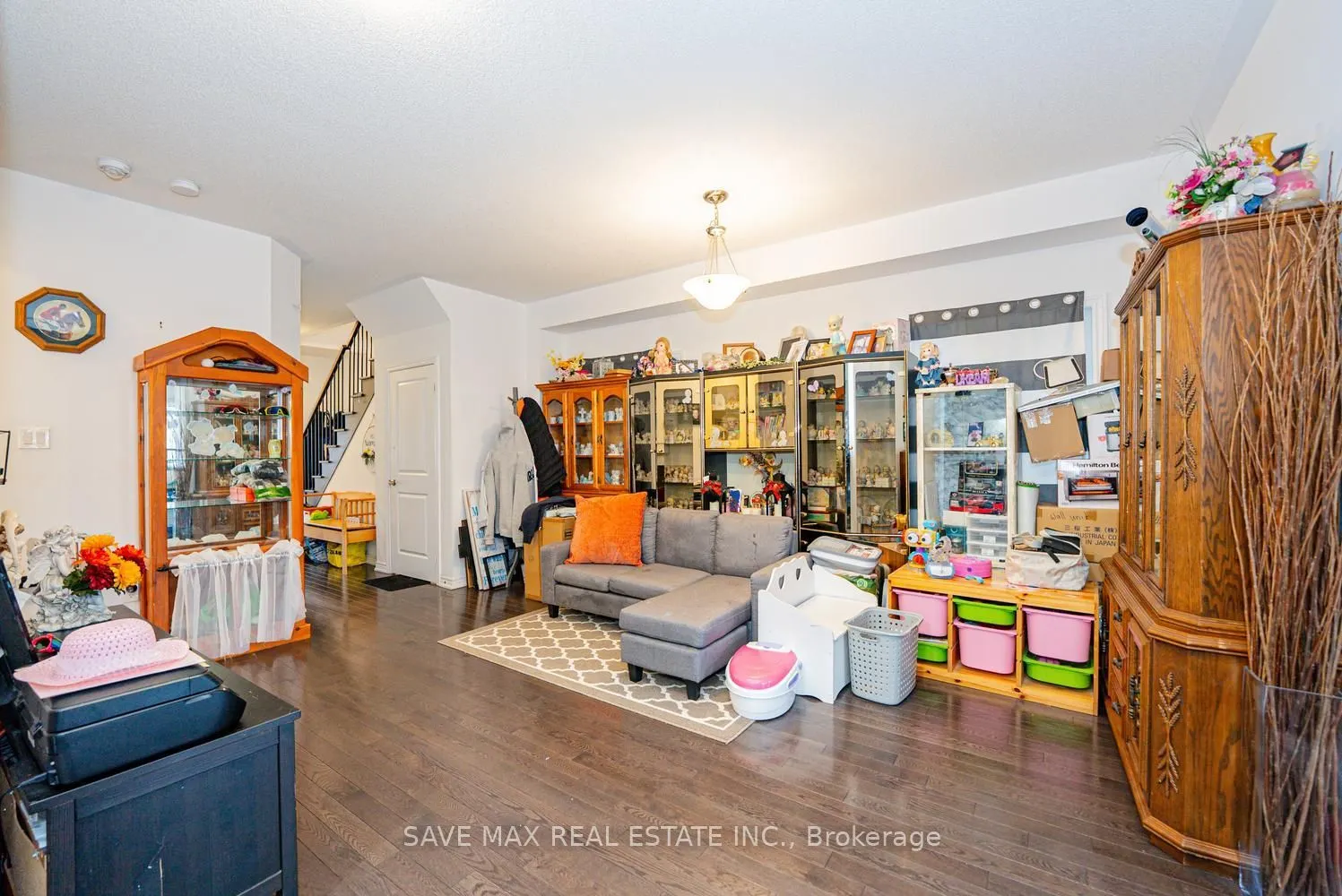 335 Ridley Crescent