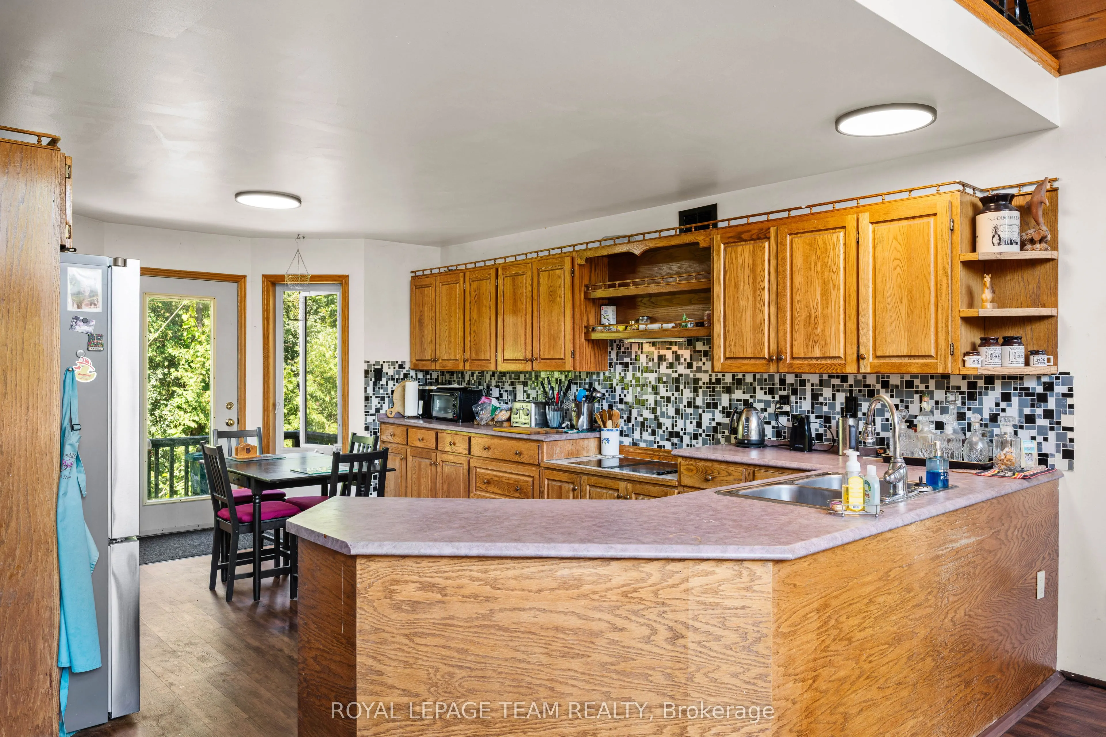 4984 Dunrobin Road