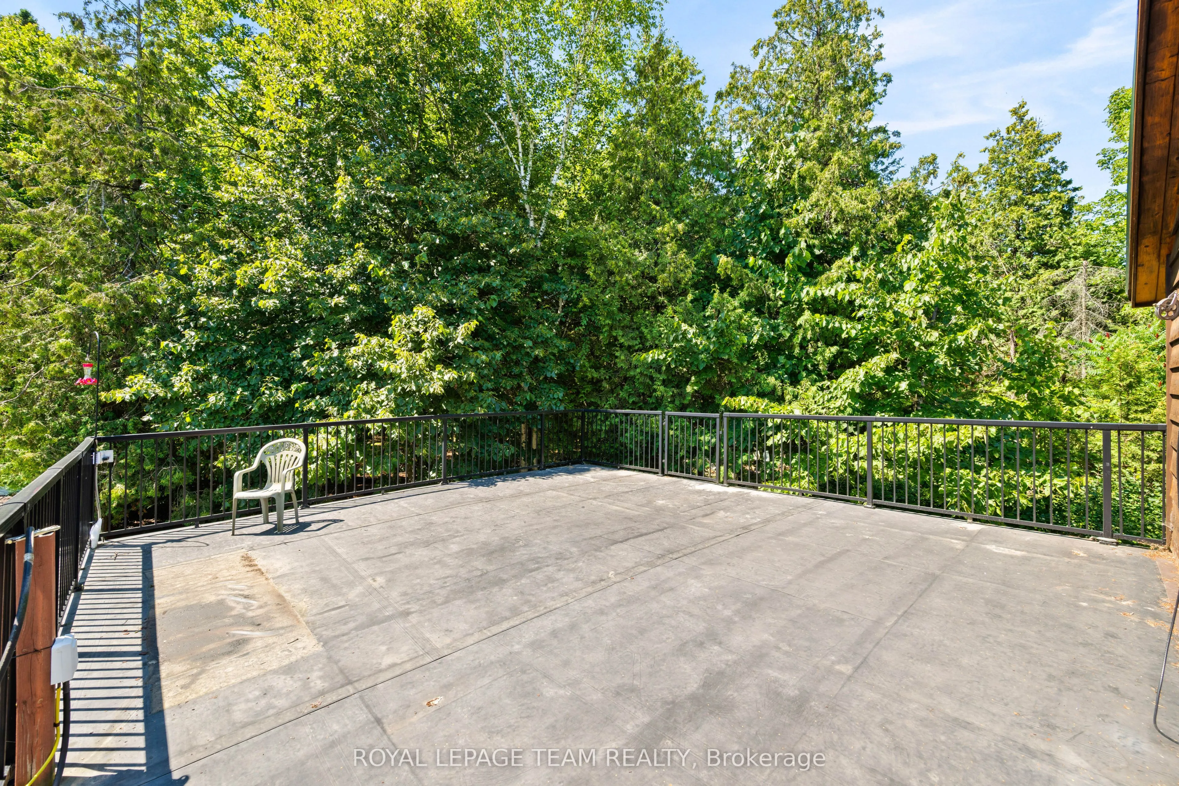 4984 Dunrobin Road