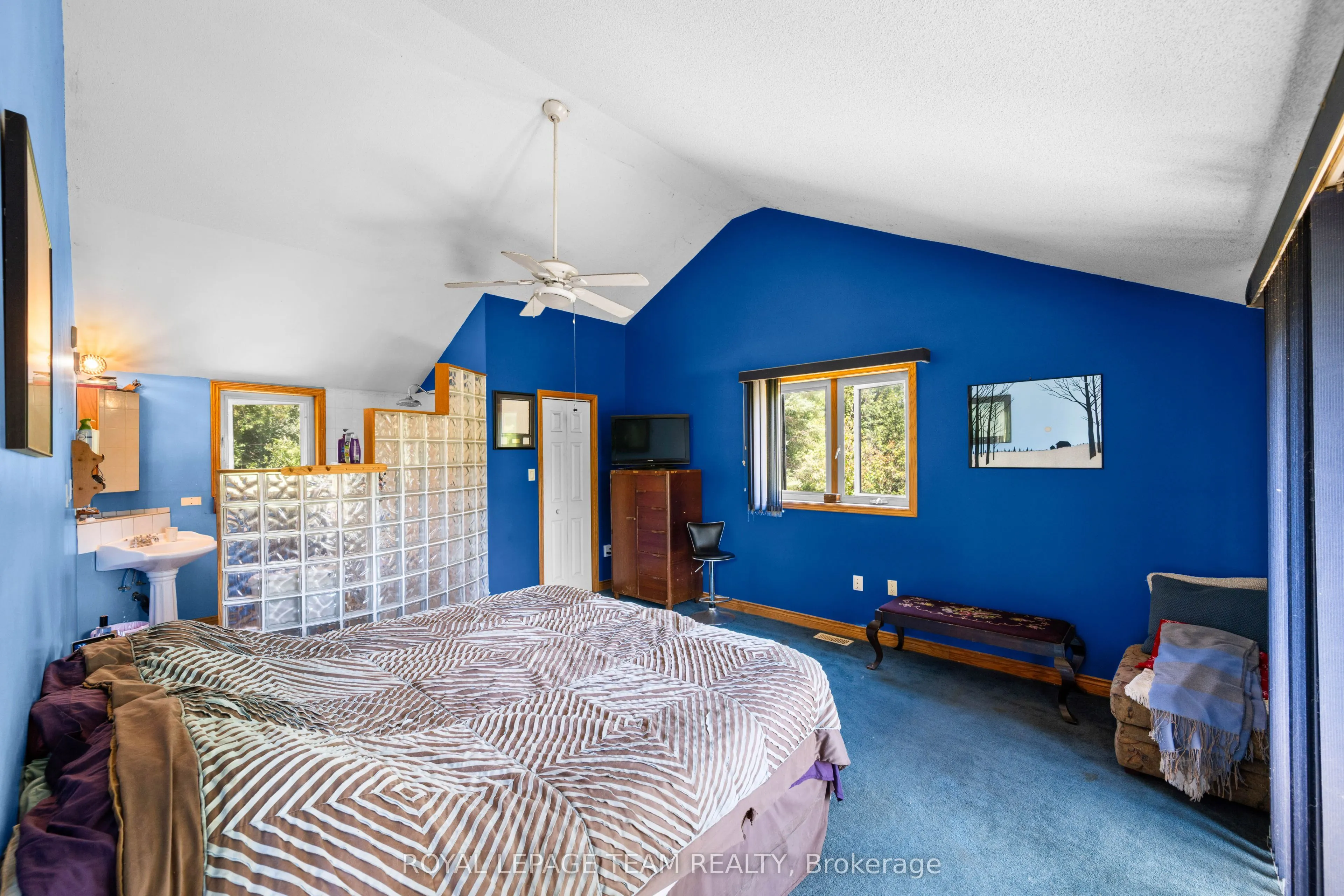 4984 Dunrobin Road