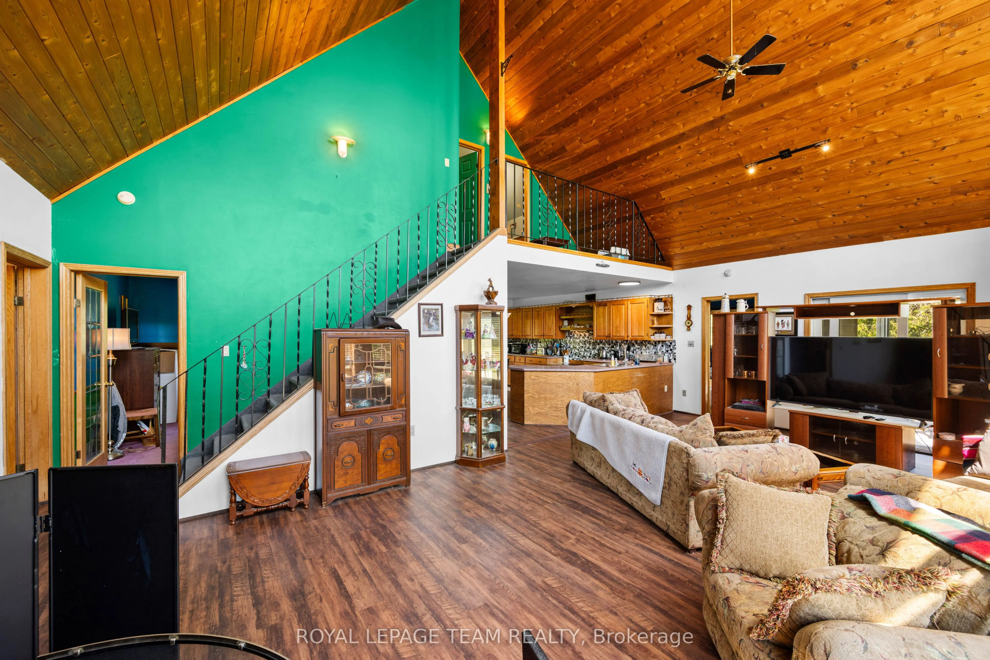 4984 Dunrobin Road