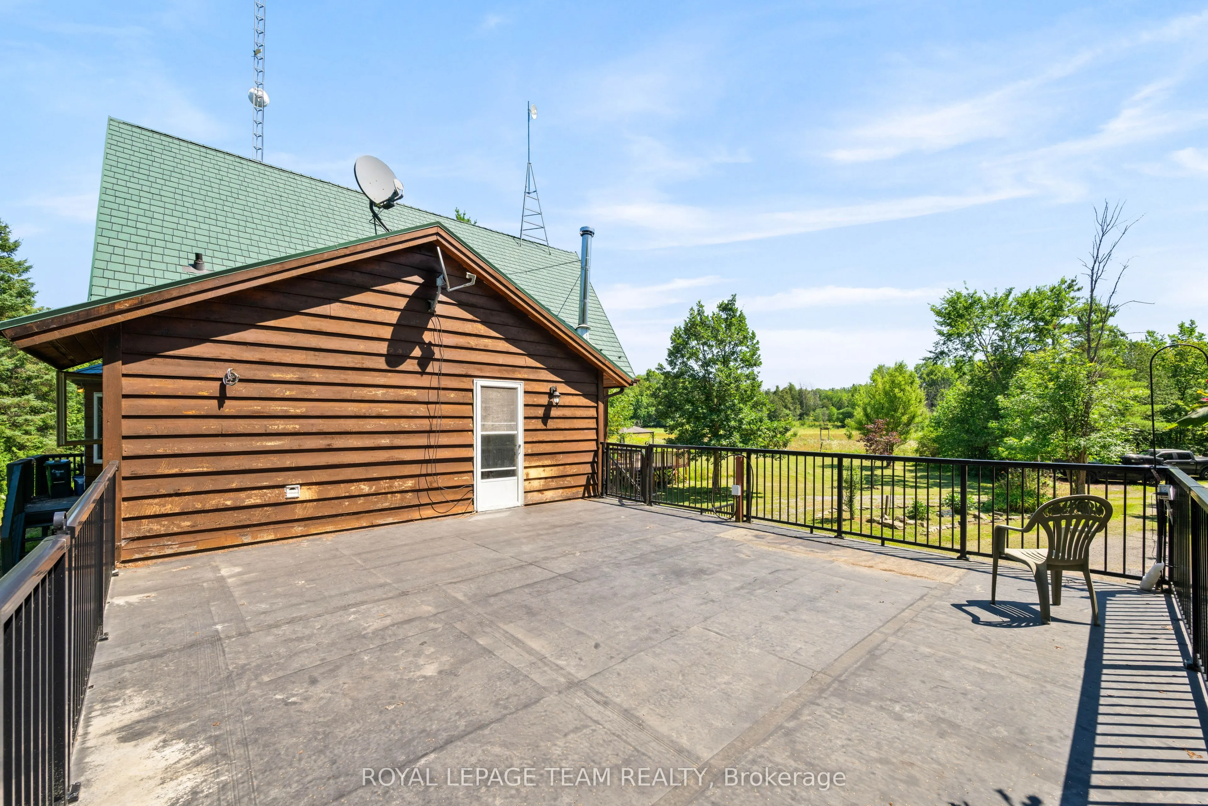 4984 Dunrobin Road