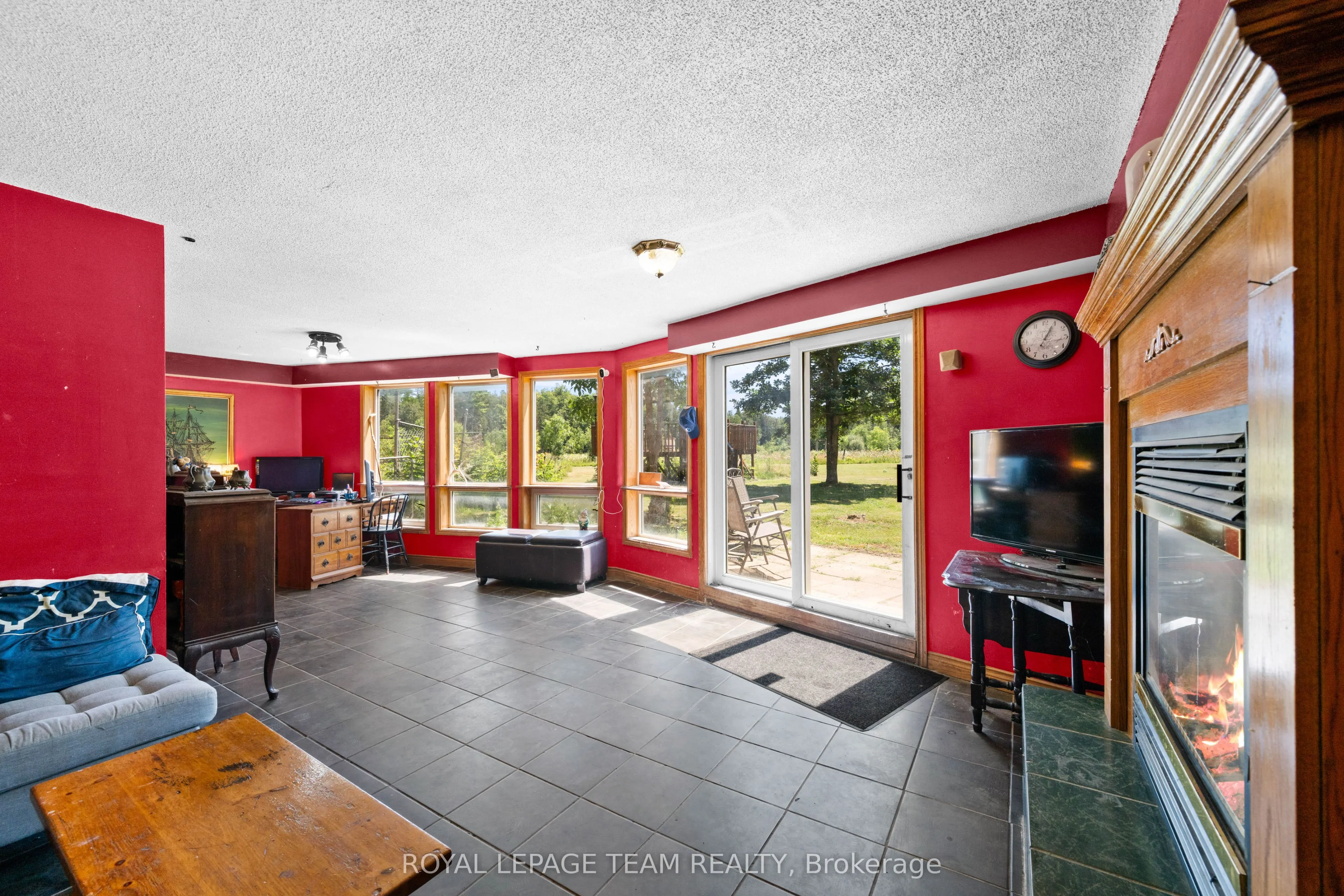 4984 Dunrobin Road