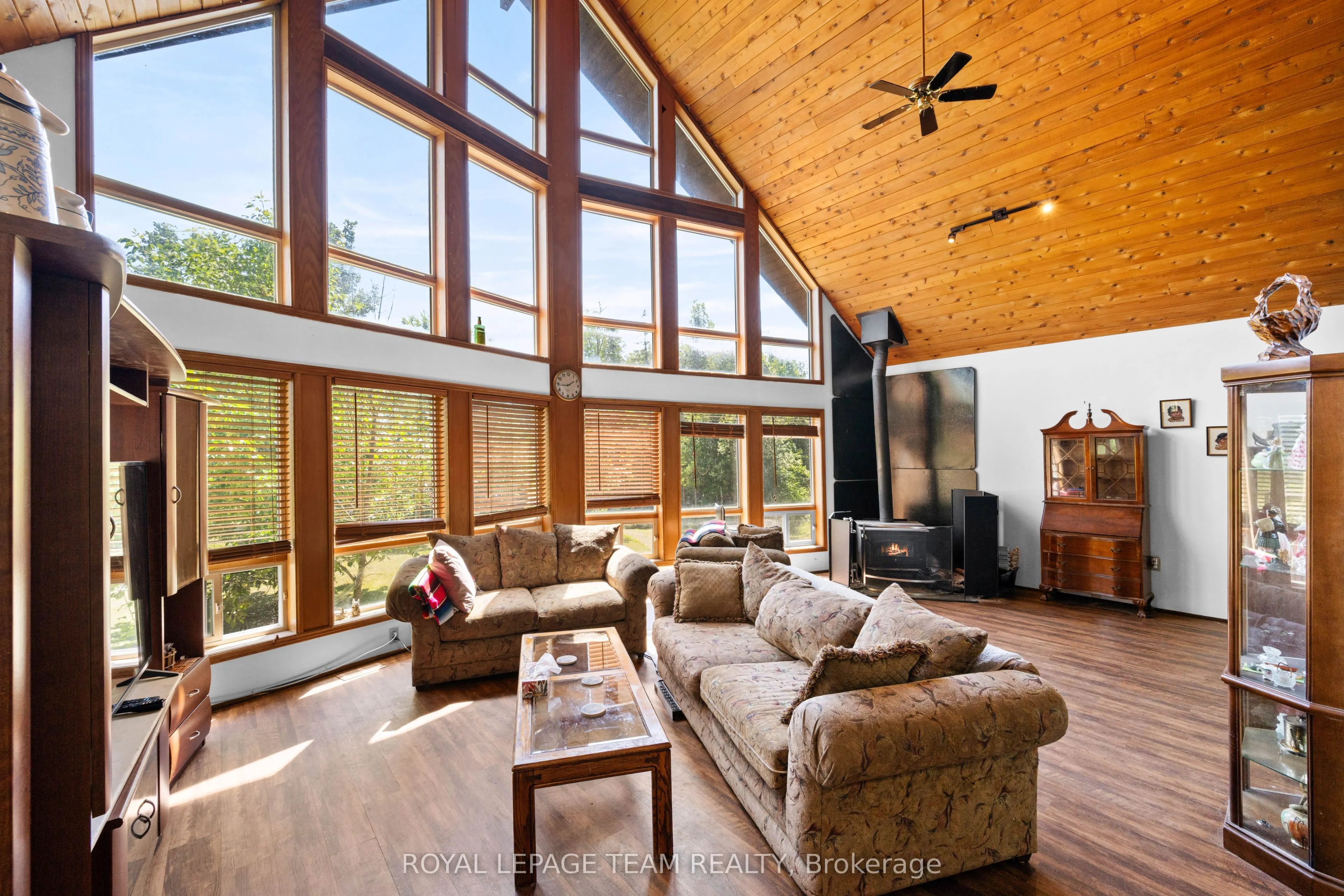 4984 Dunrobin Road
