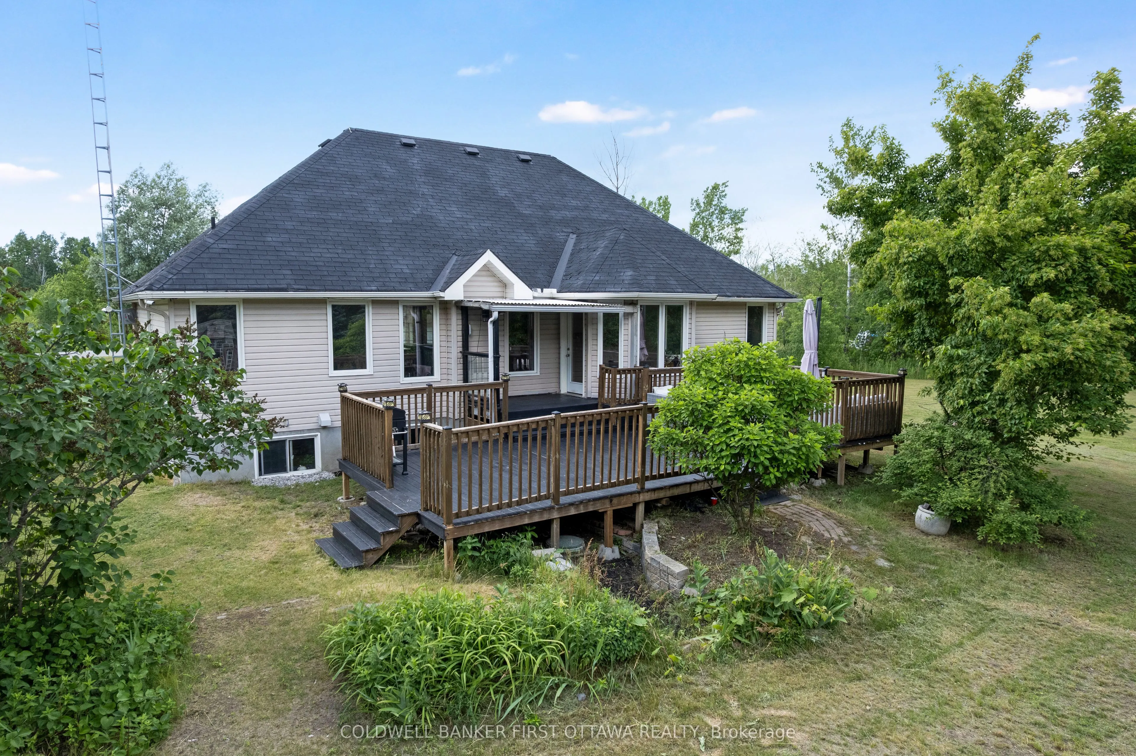 11 Rideau Crossing Crescent