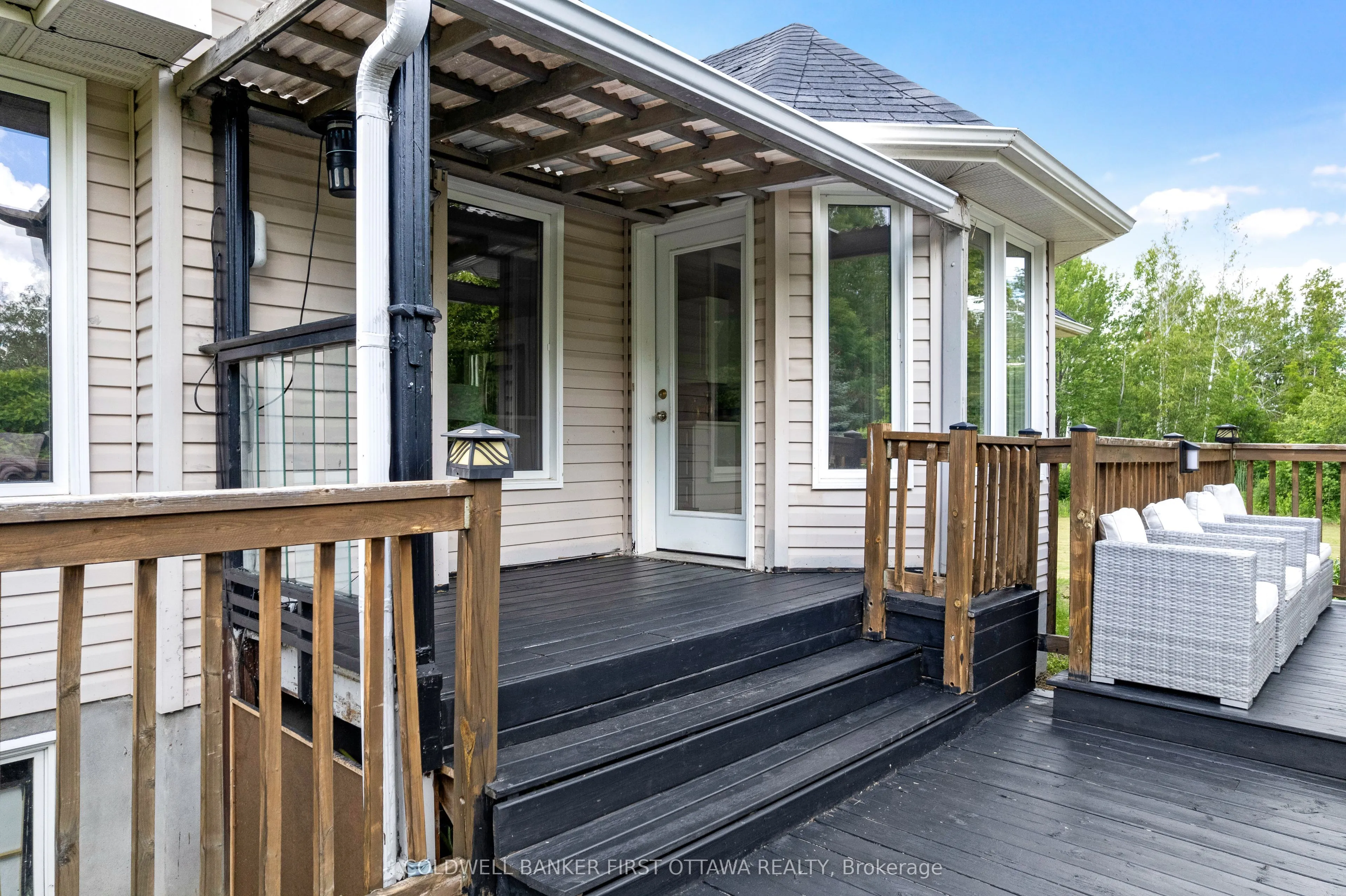 11 Rideau Crossing Crescent