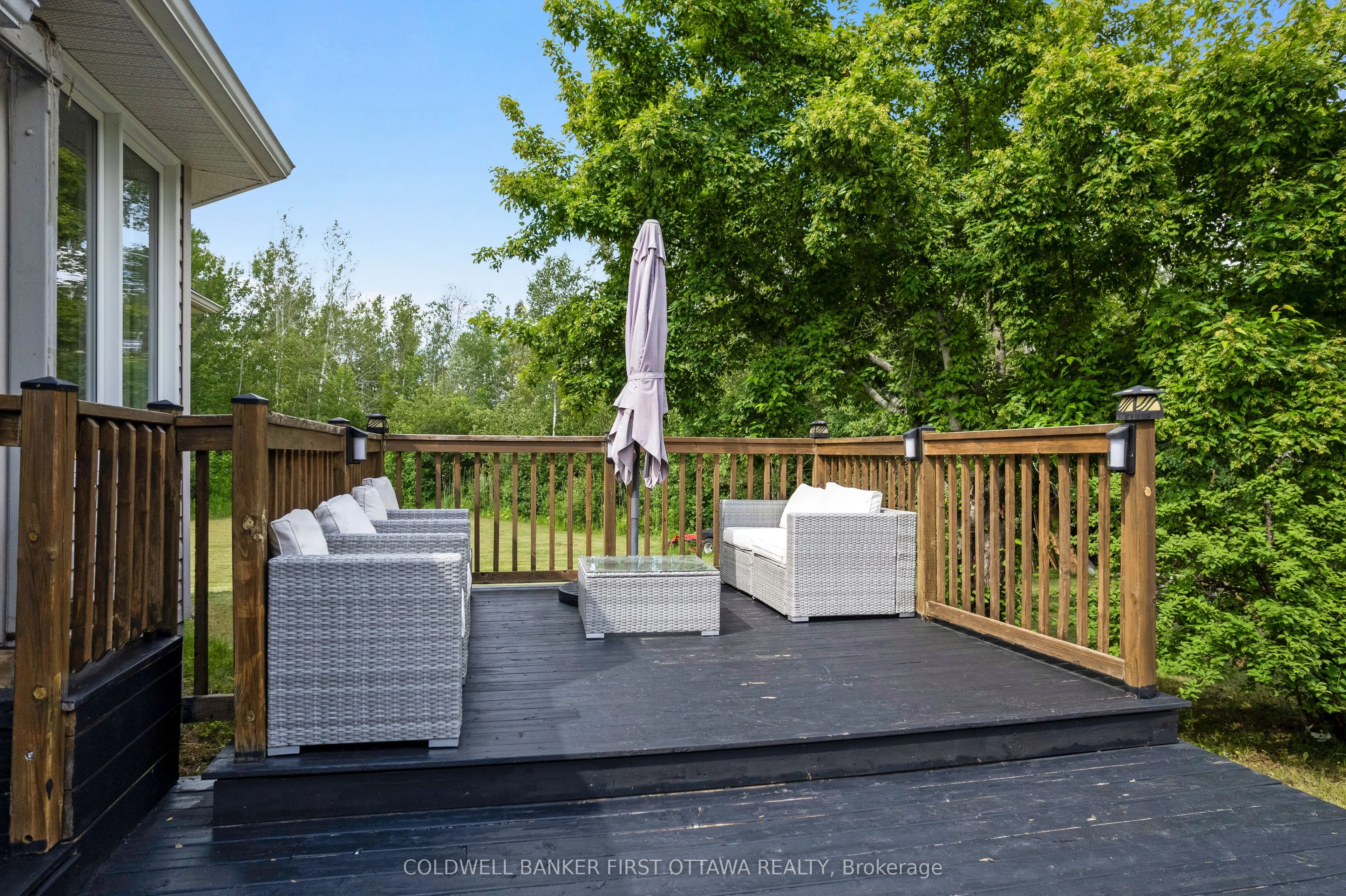 11 Rideau Crossing Crescent