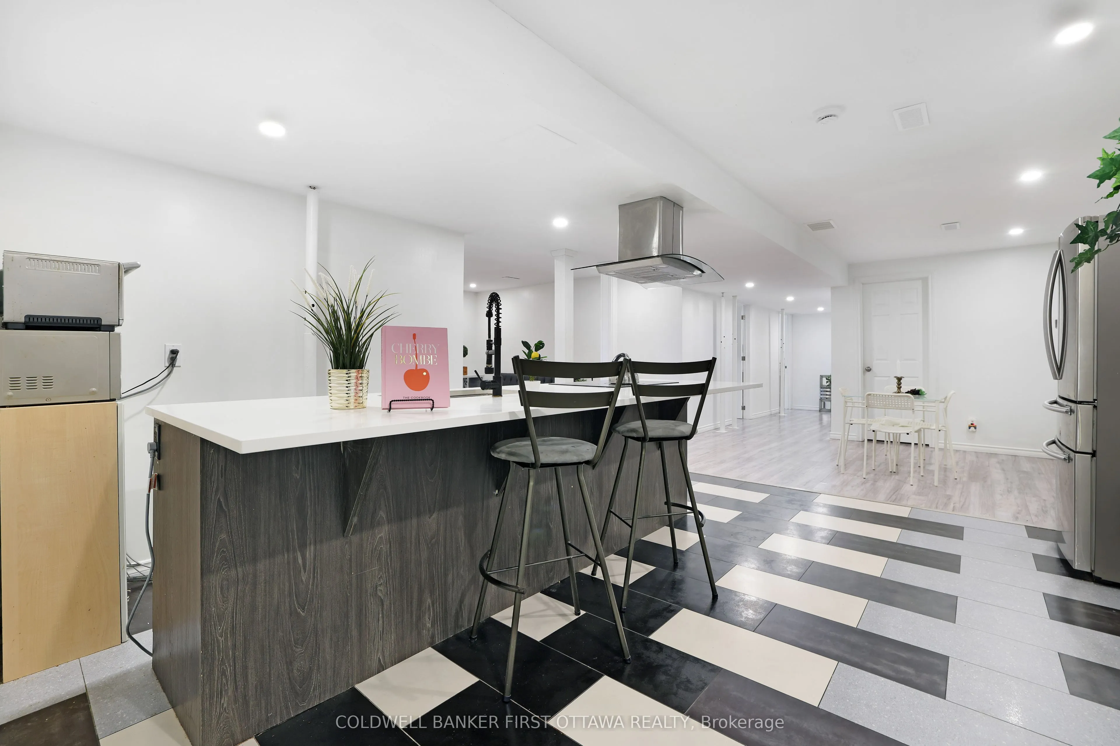 11 Rideau Crossing Crescent