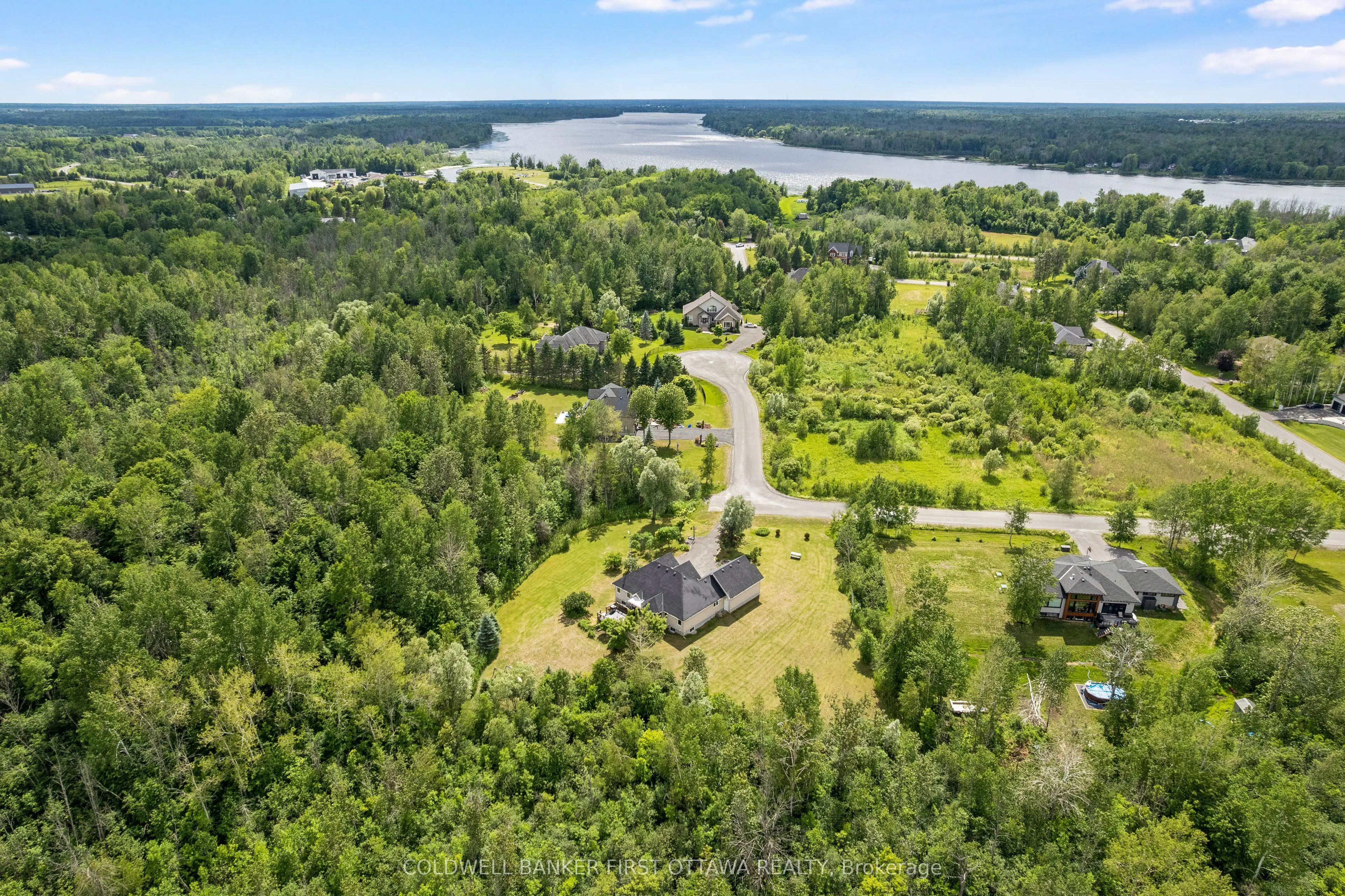 11 Rideau Crossing Crescent