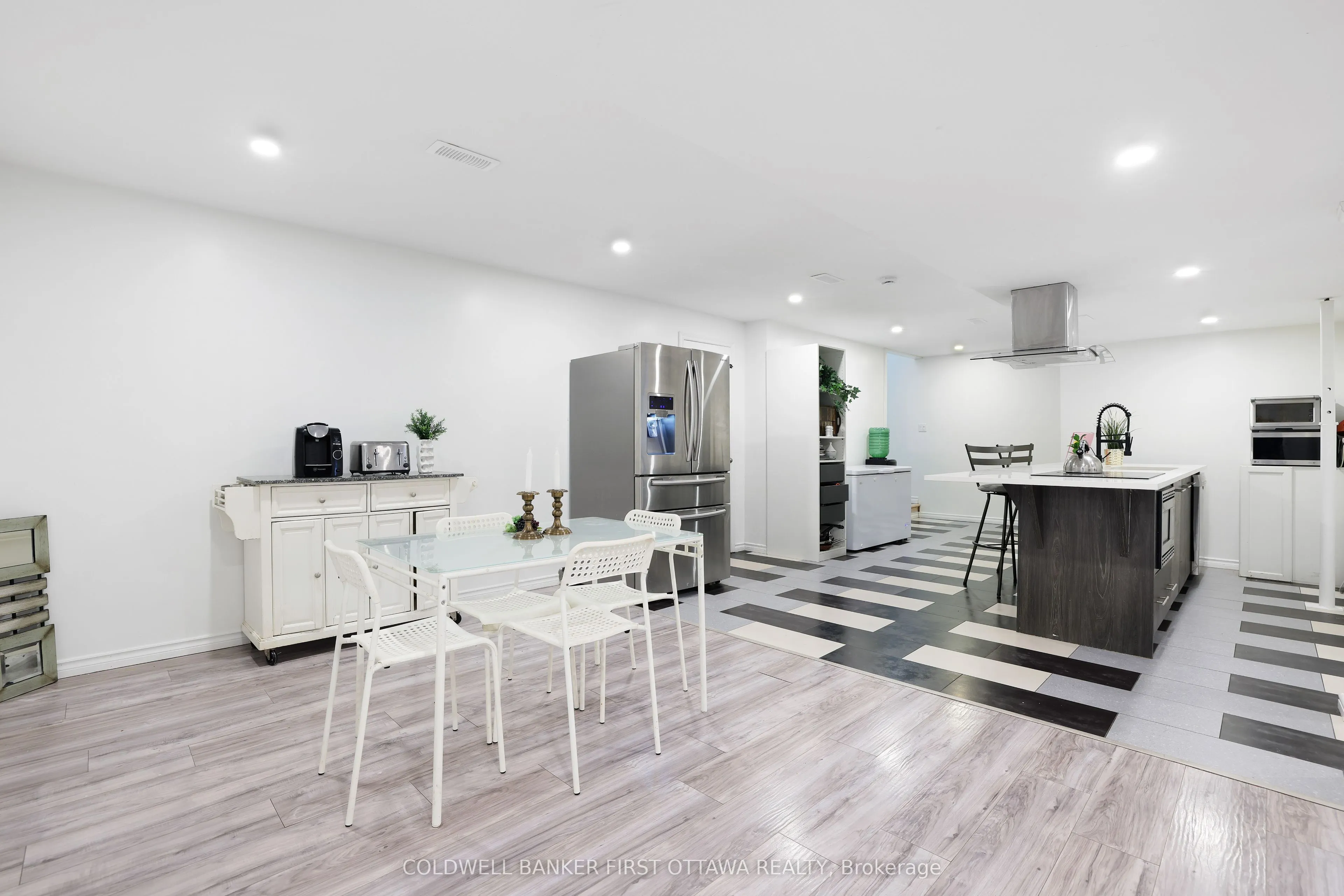 11 Rideau Crossing Crescent