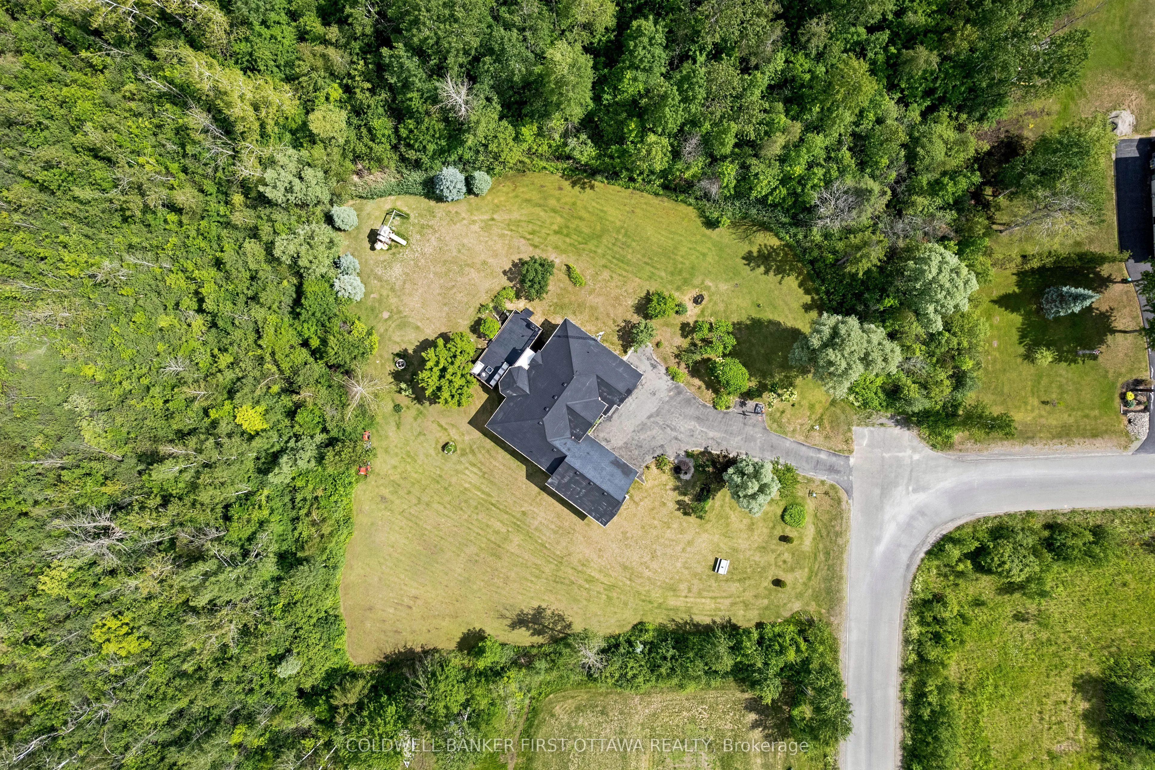 11 Rideau Crossing Crescent