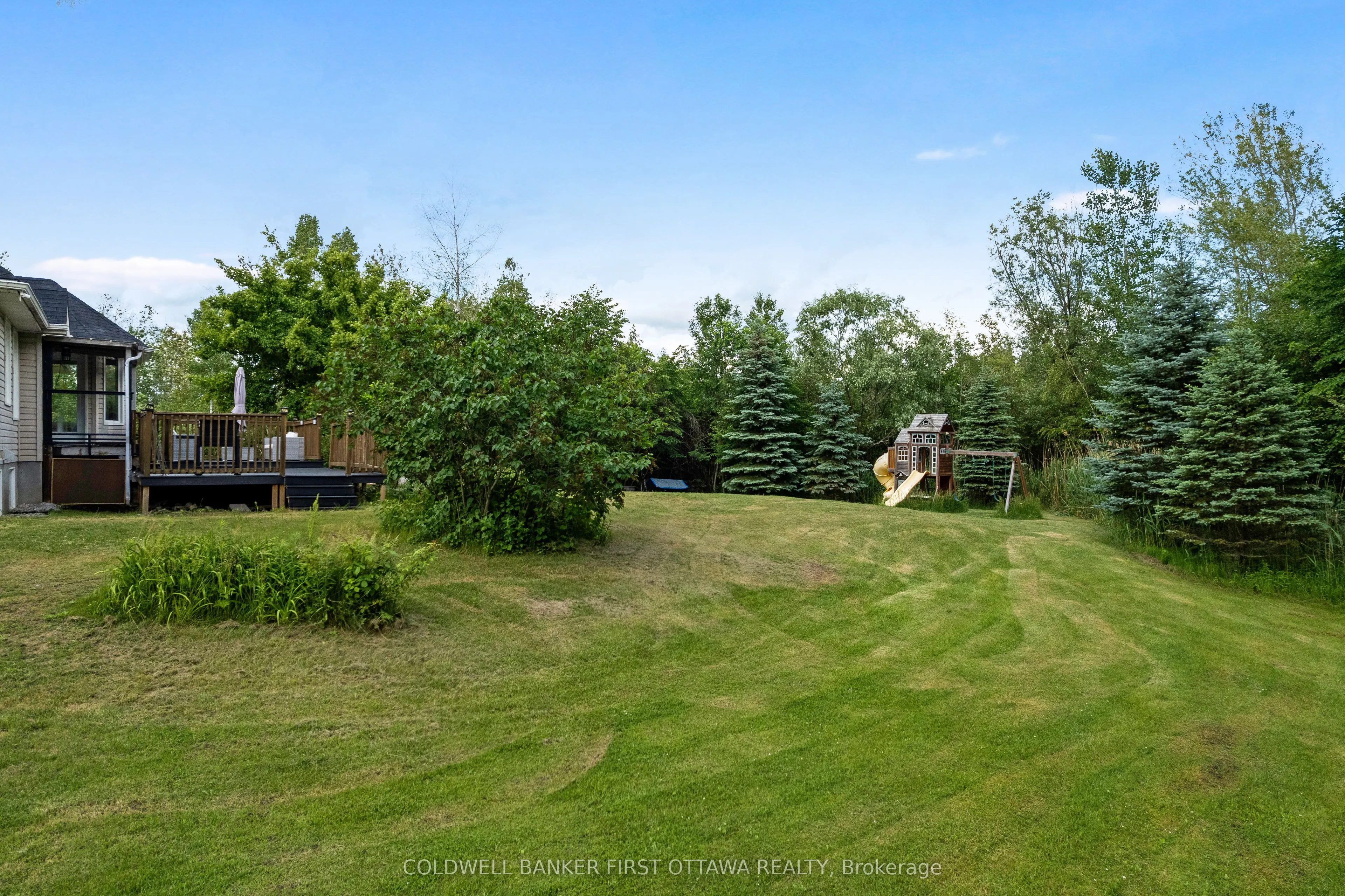 11 Rideau Crossing Crescent