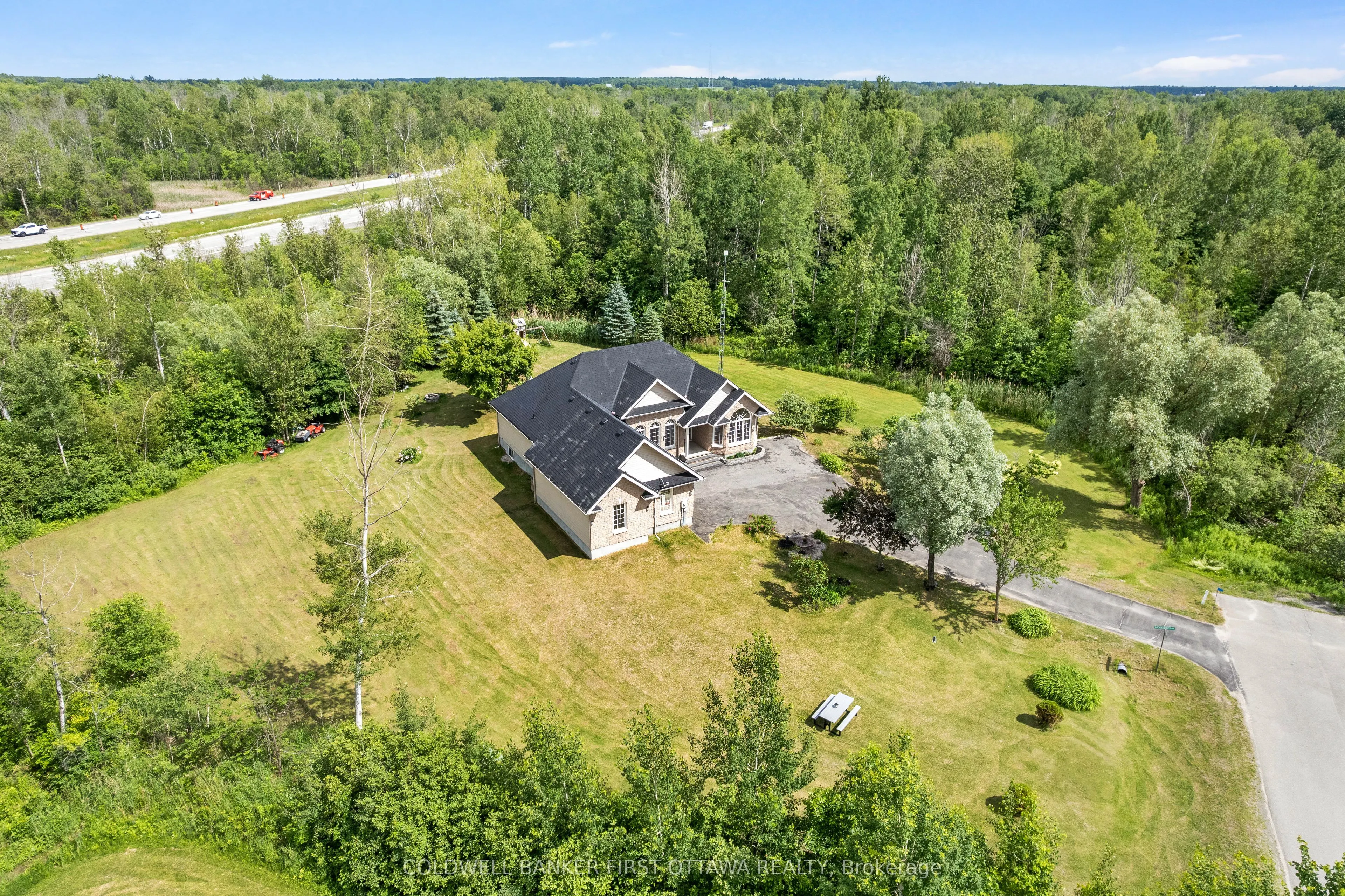 11 Rideau Crossing Crescent