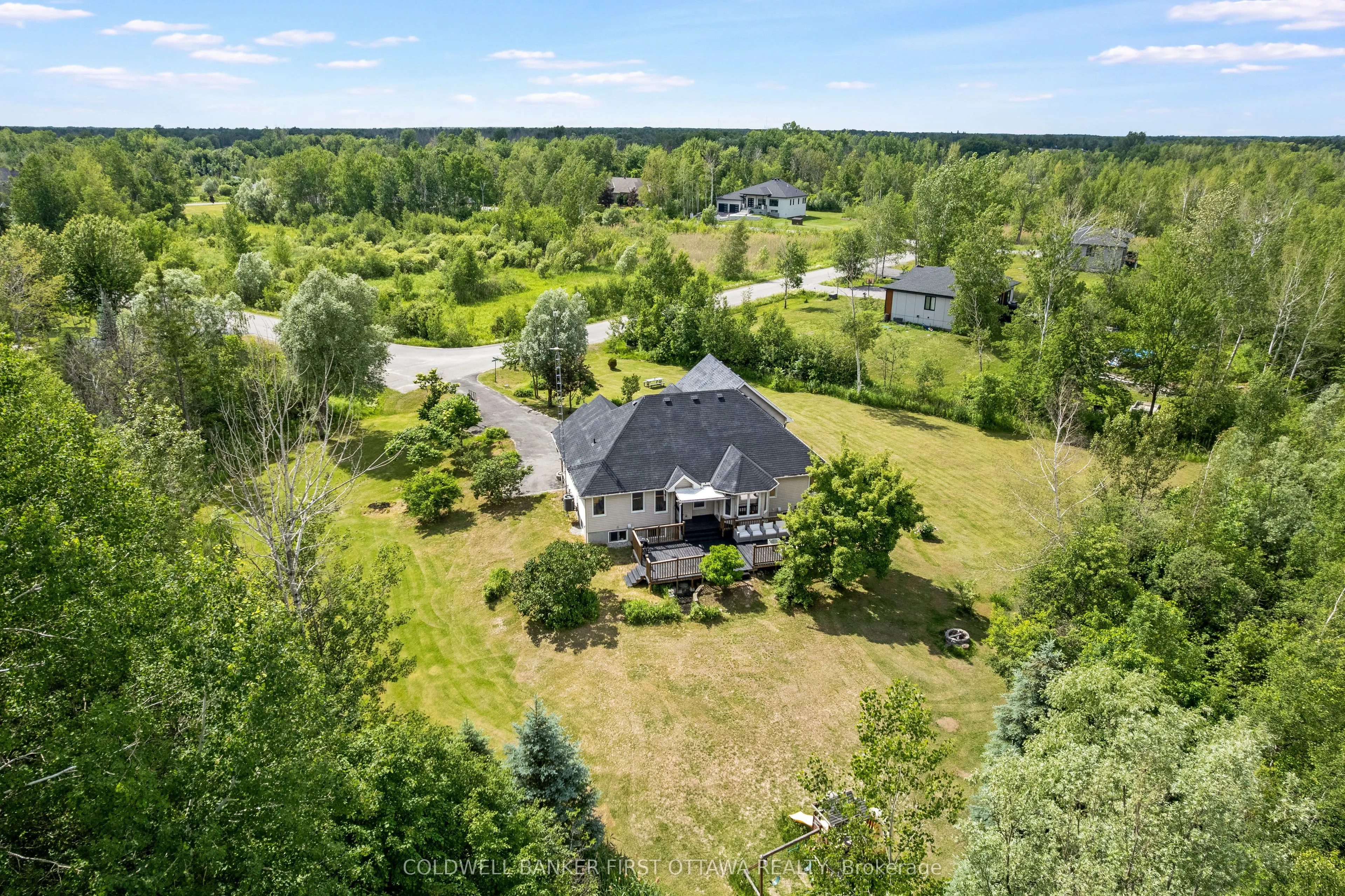 11 Rideau Crossing Crescent