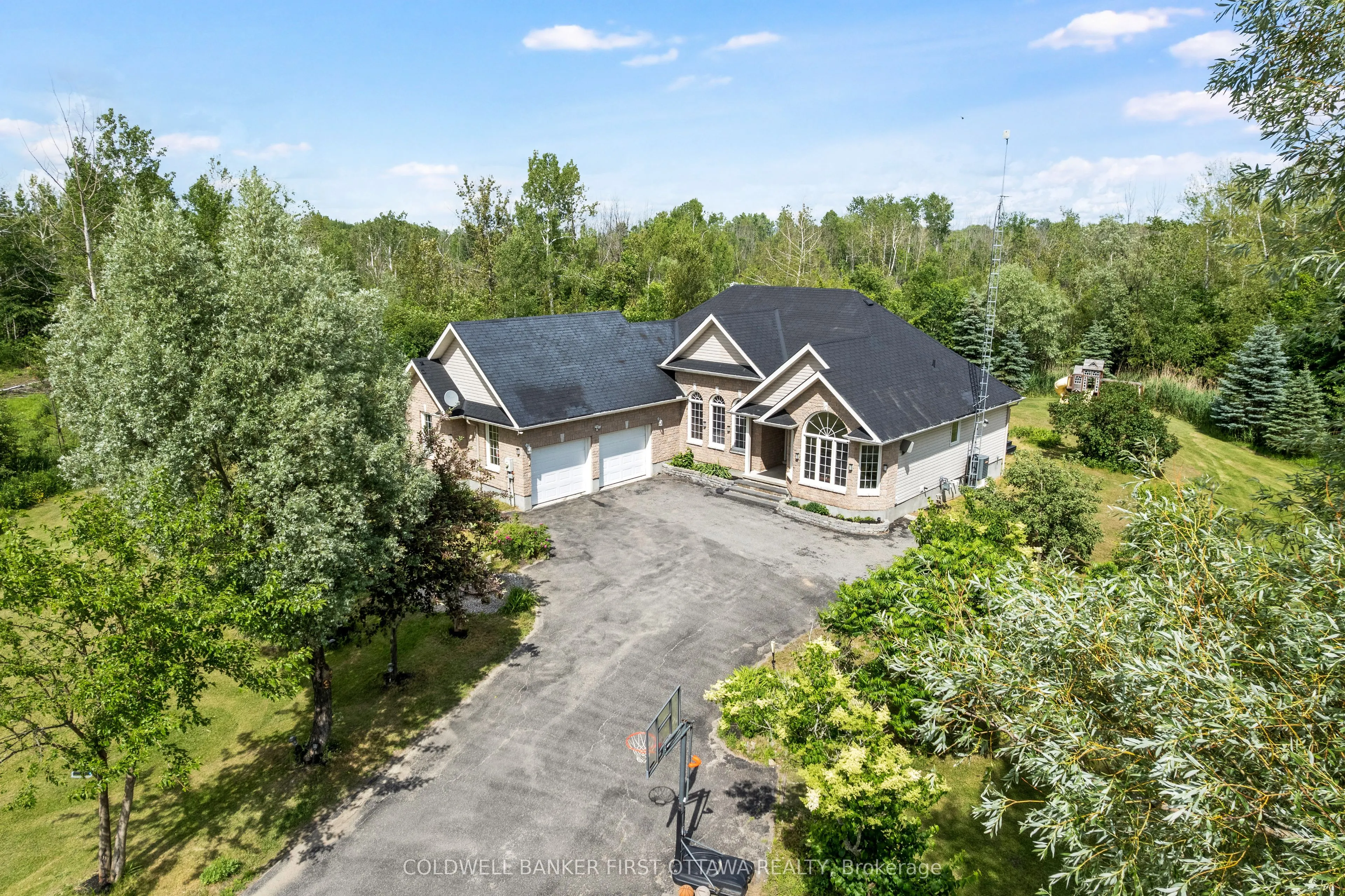 11 Rideau Crossing Crescent