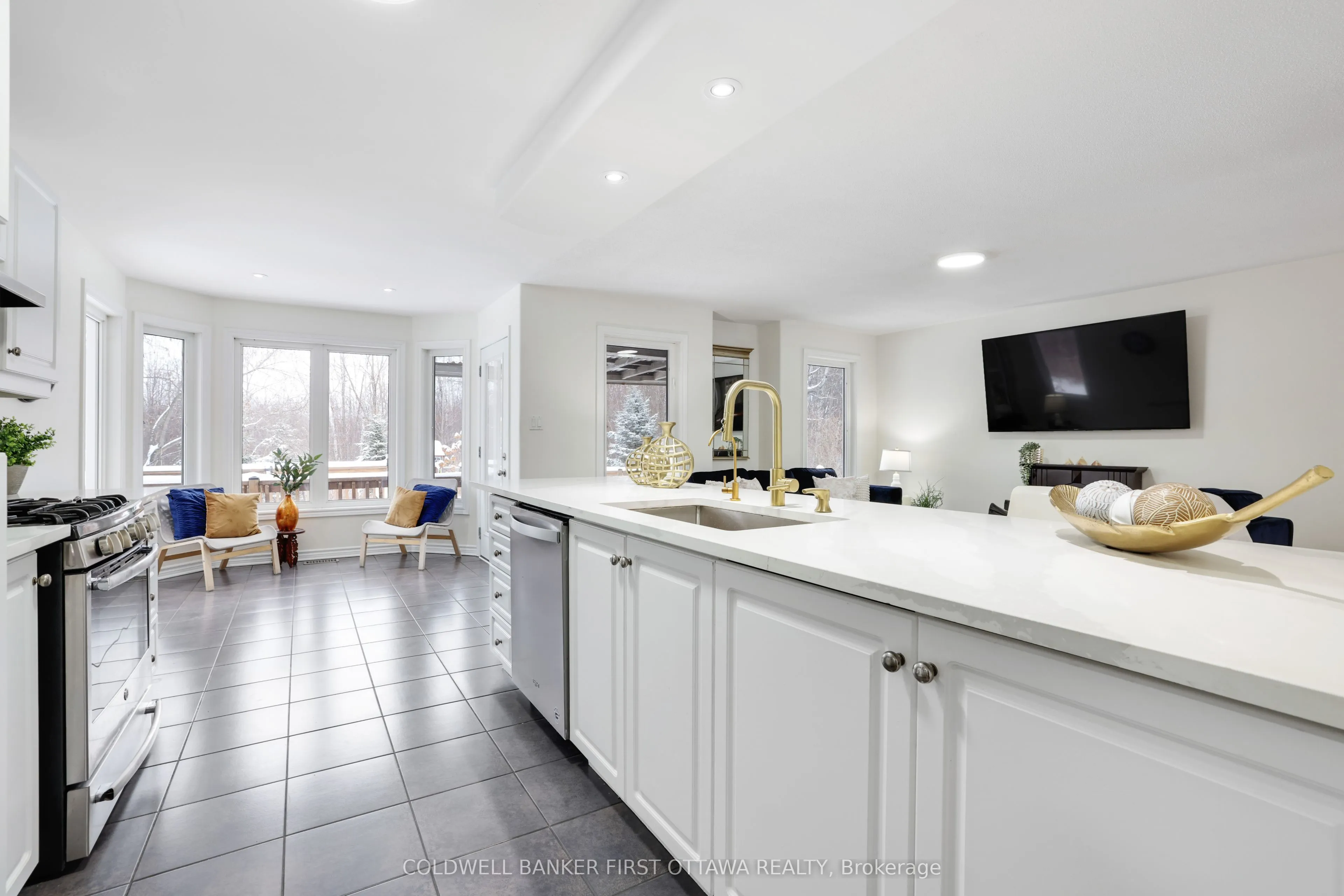 11 Rideau Crossing Crescent